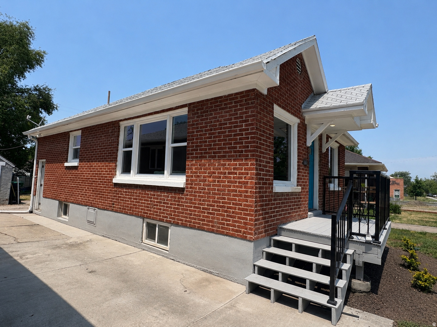 main property photo 16