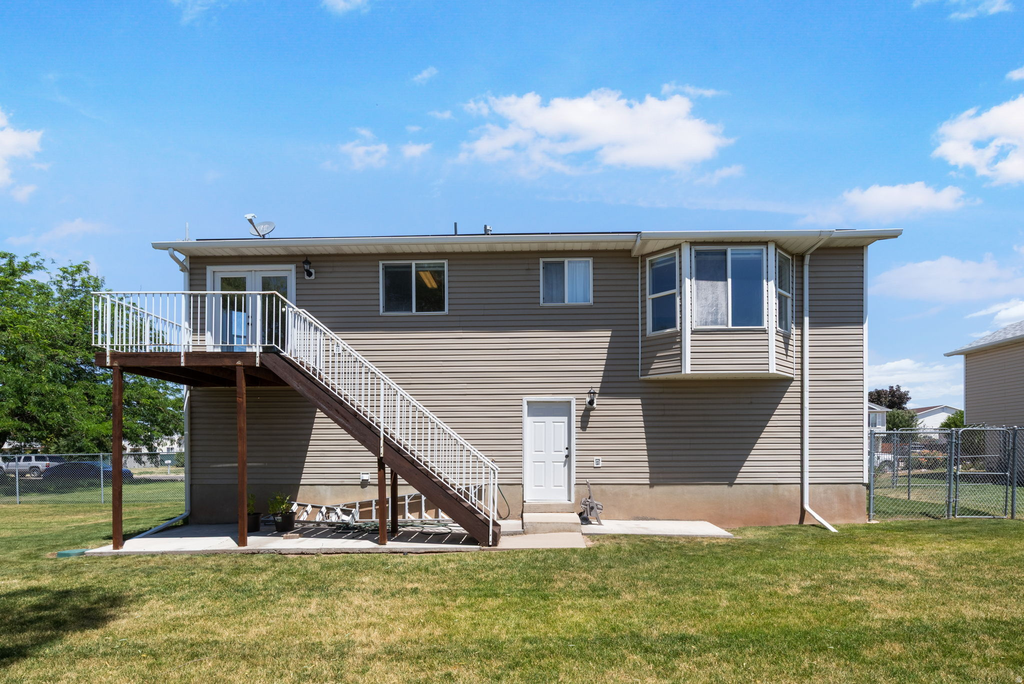 main property photo 20