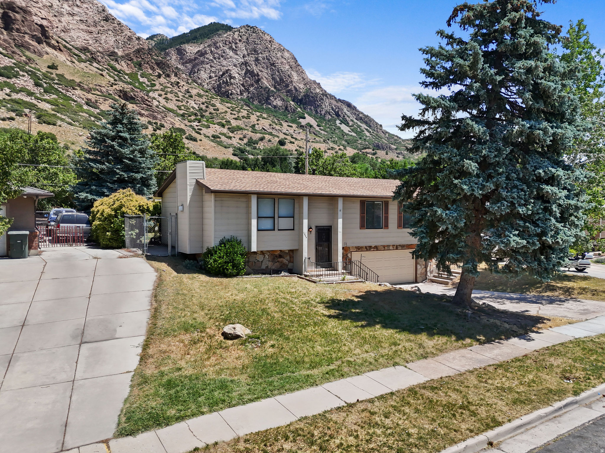 main property photo 34