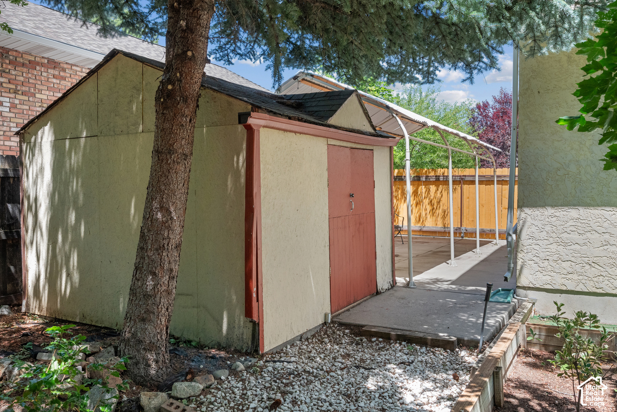 main property photo 28