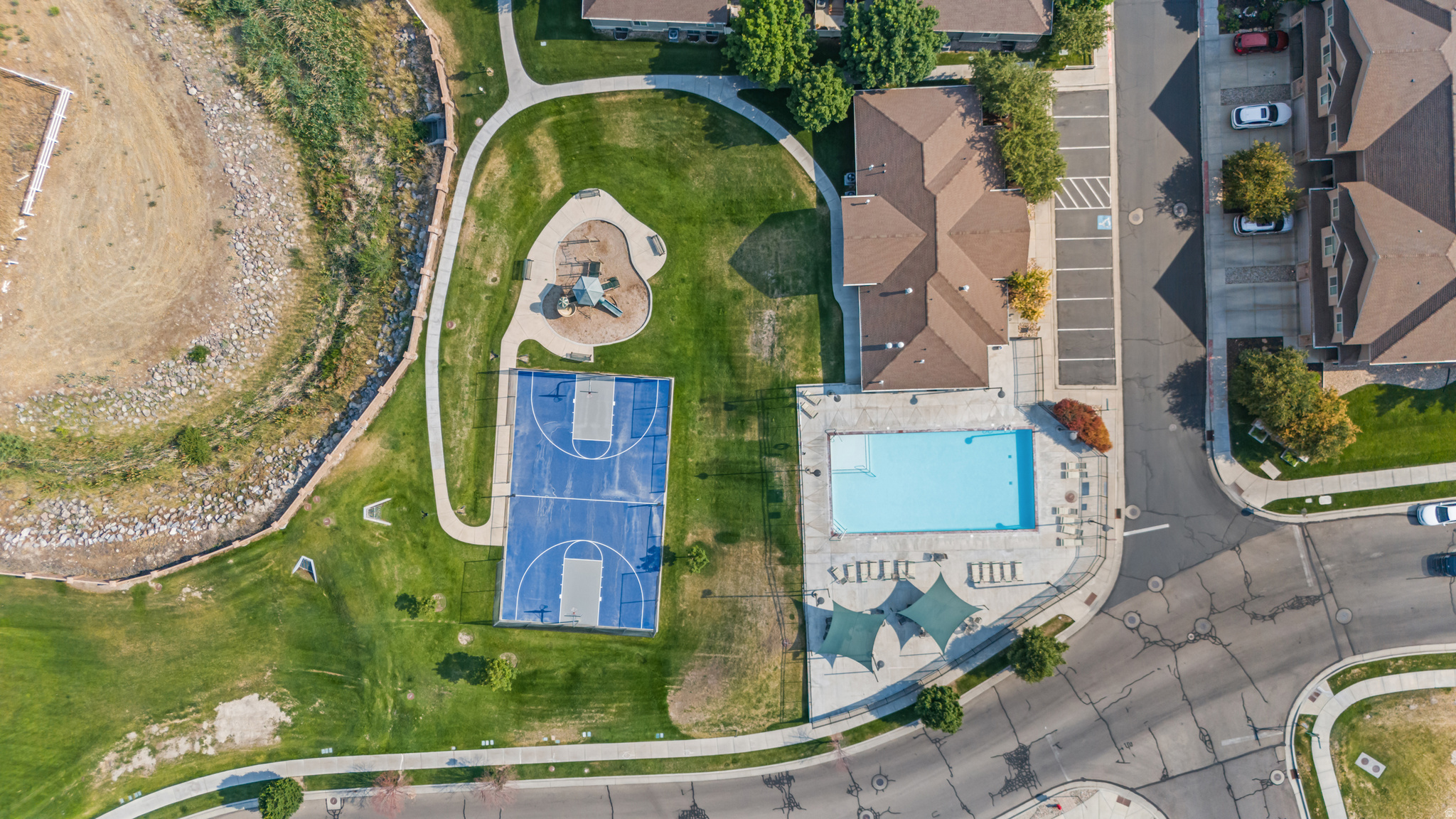 main property photo 39