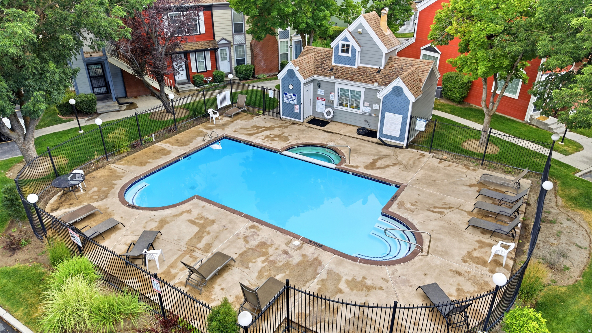 main property photo 23
