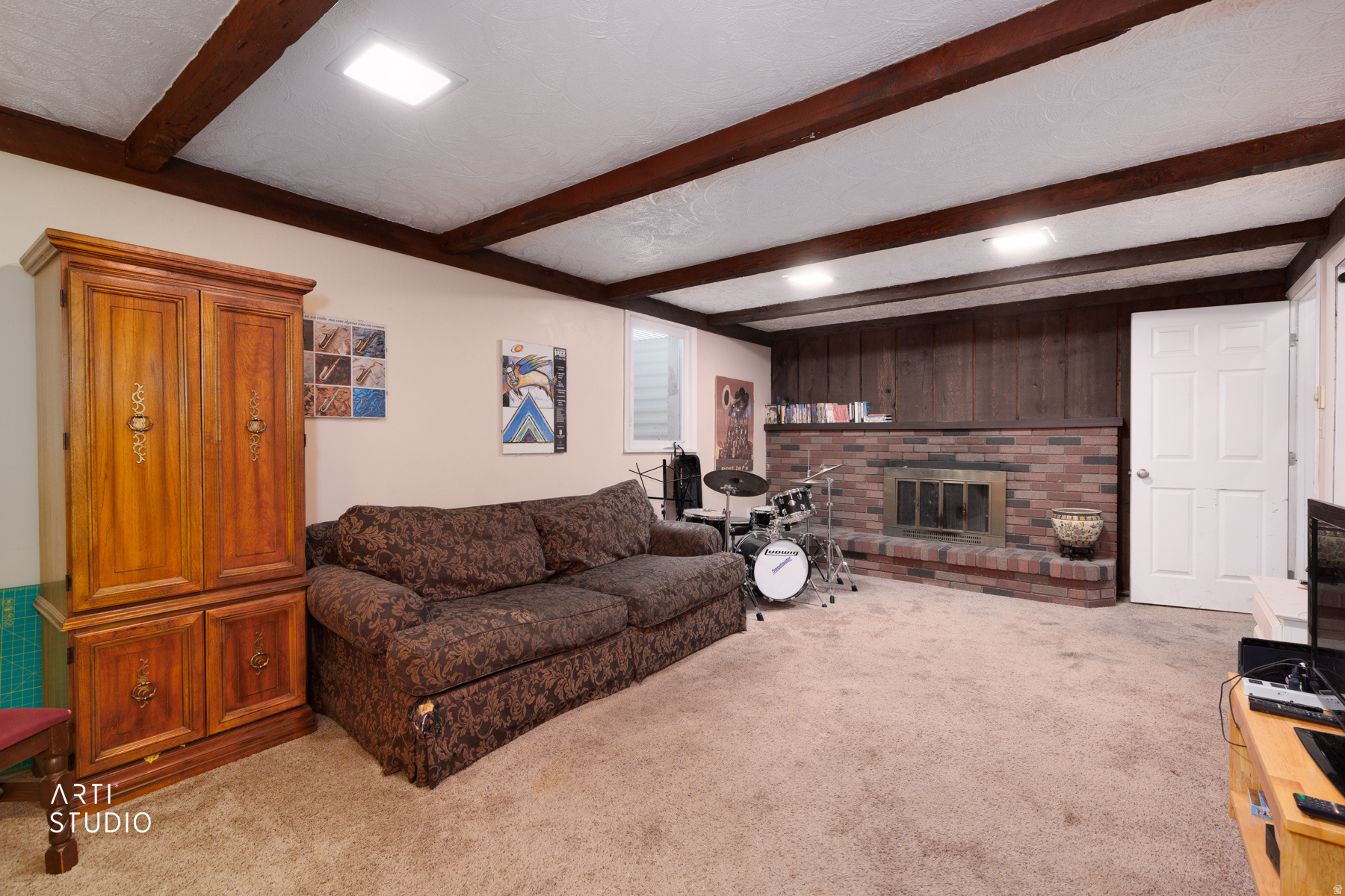 main property photo 17