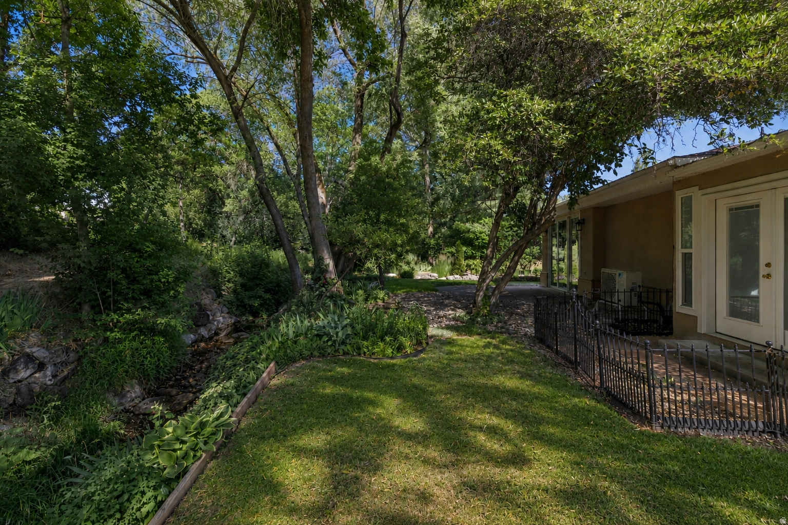 main property photo 30