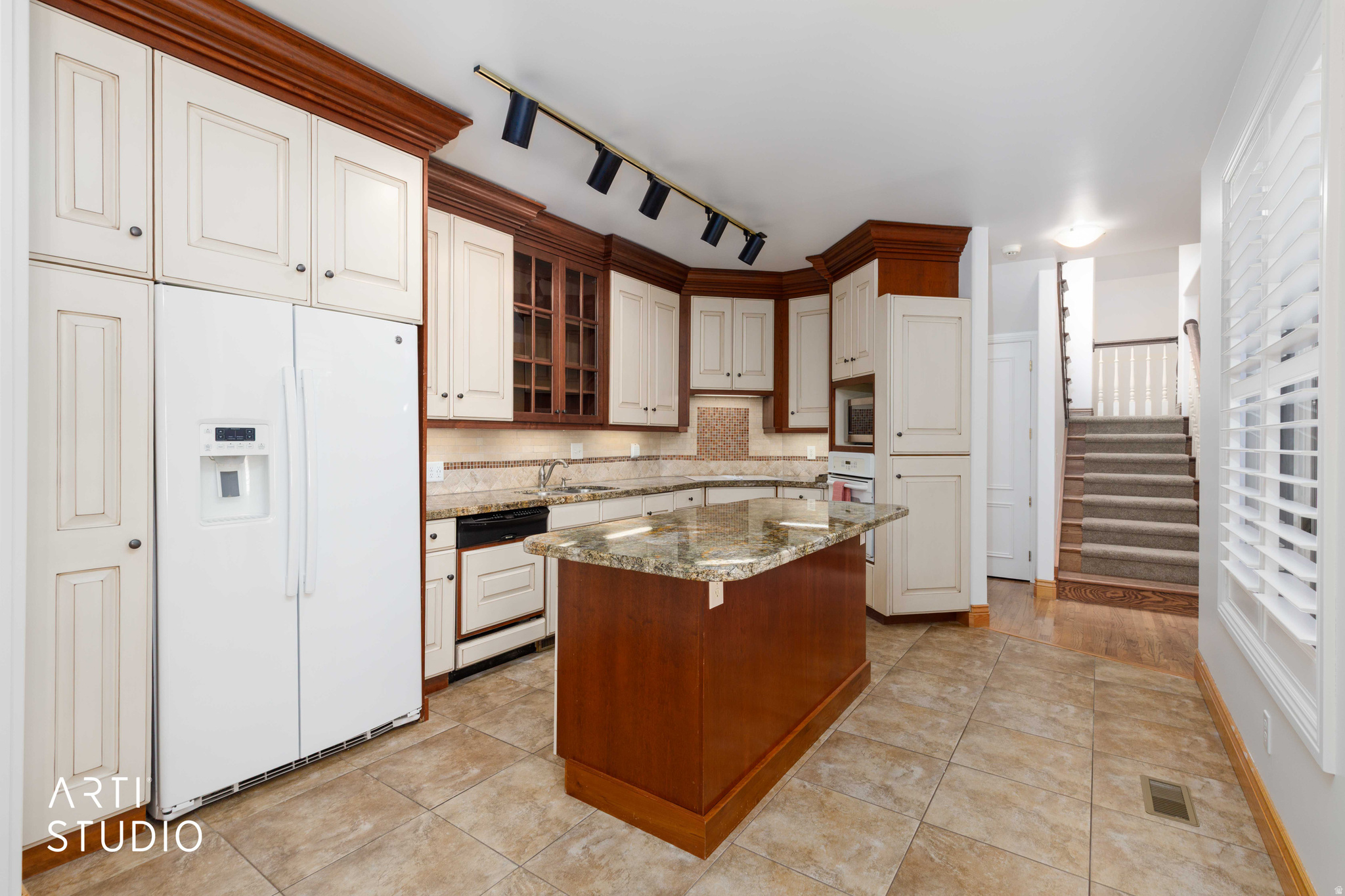 main property photo 6