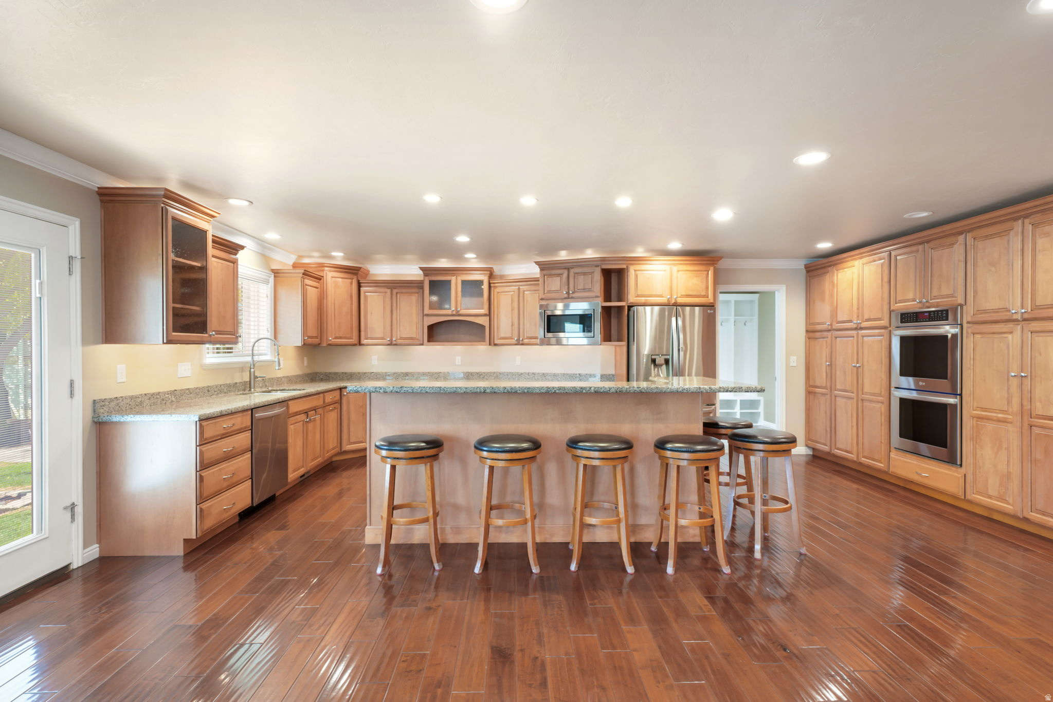 main property photo 11