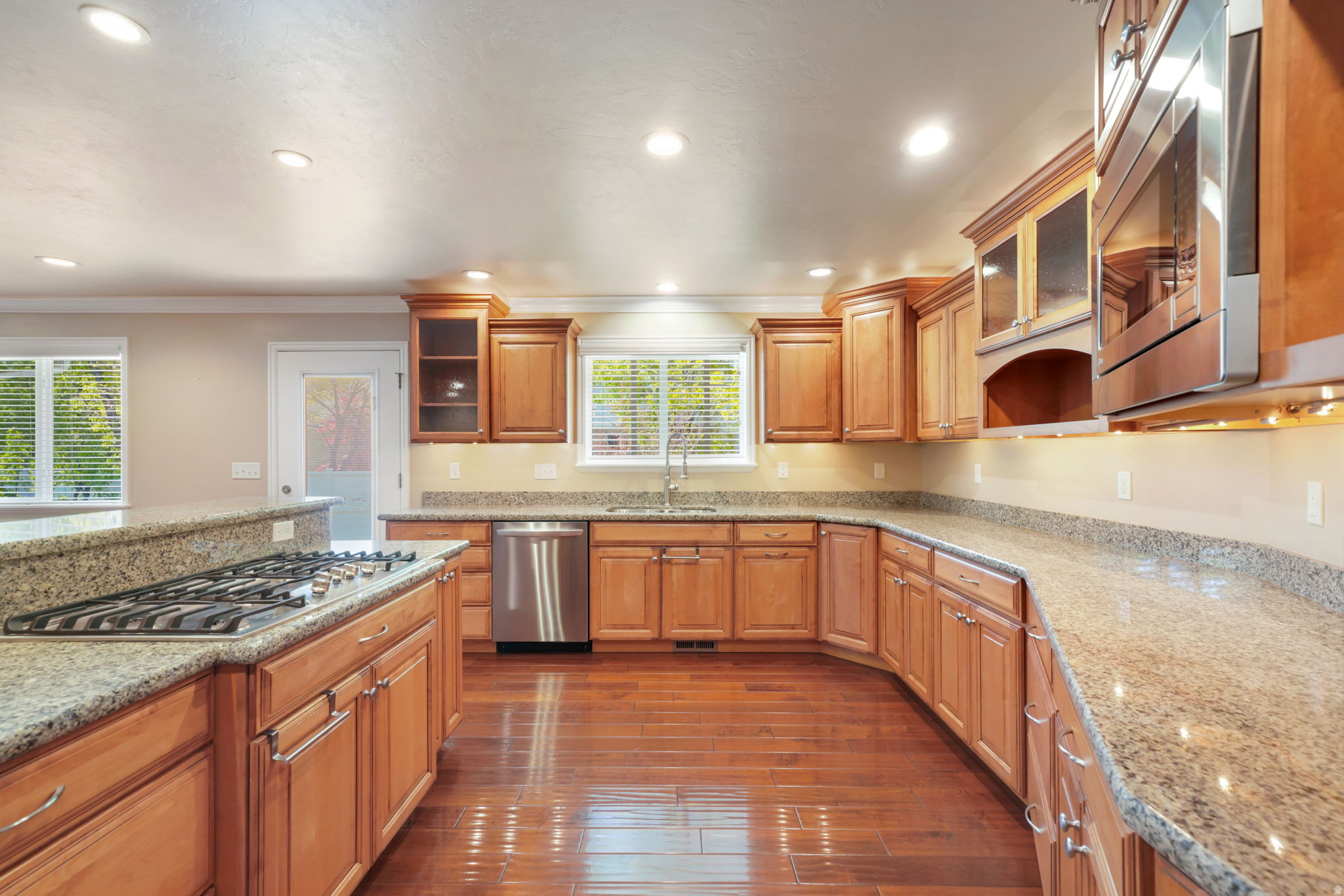 main property photo 13