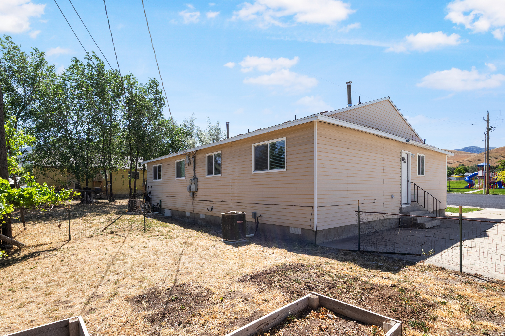 main property photo 27