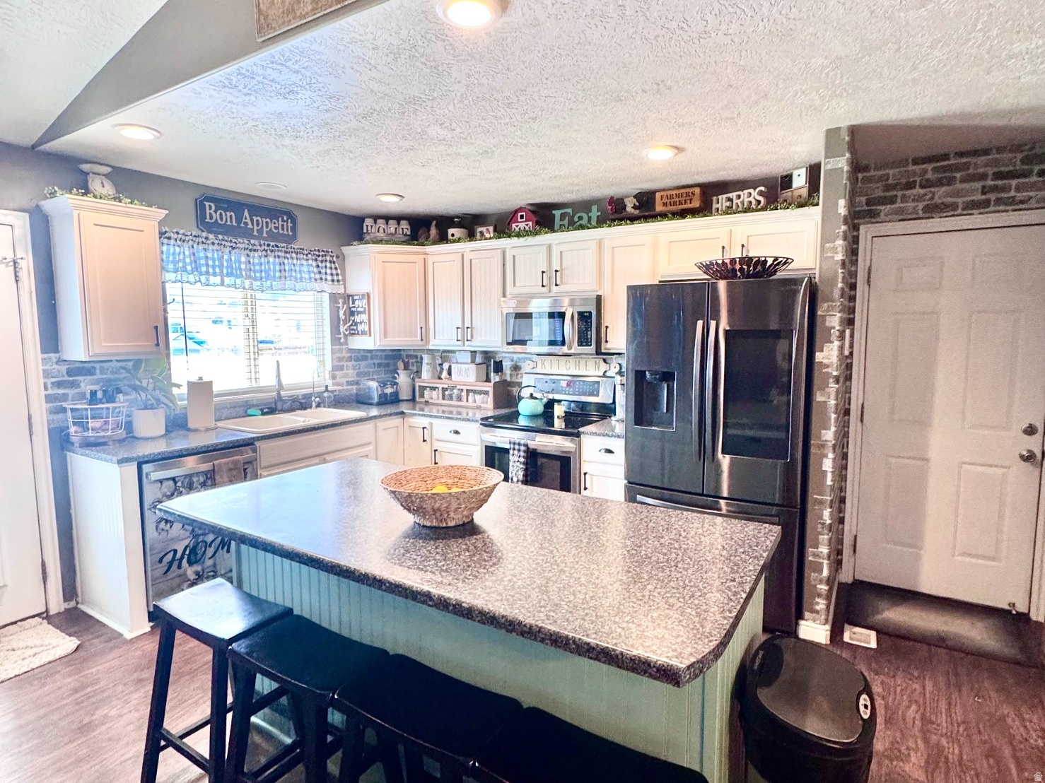 main property photo 17