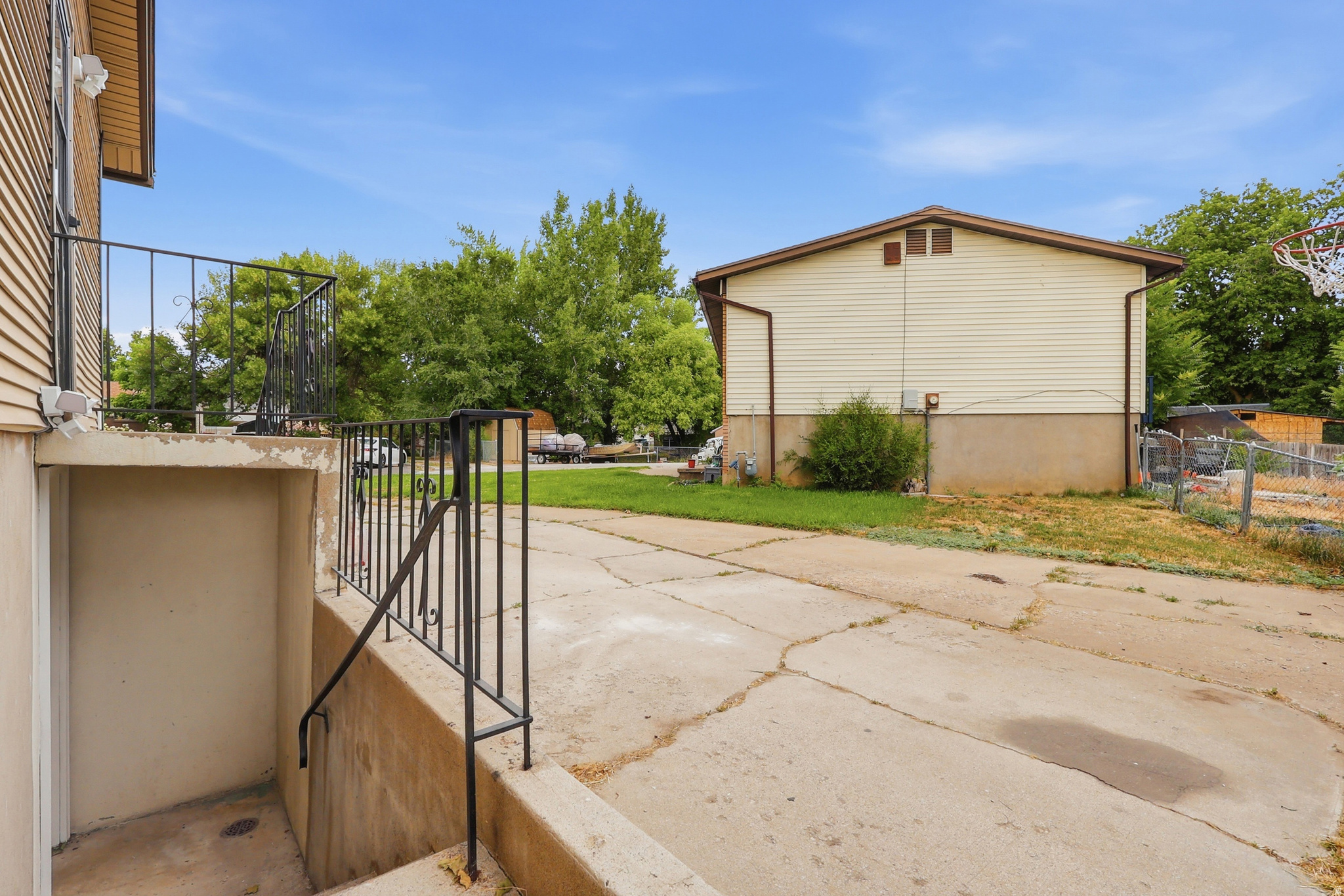 main property photo 25