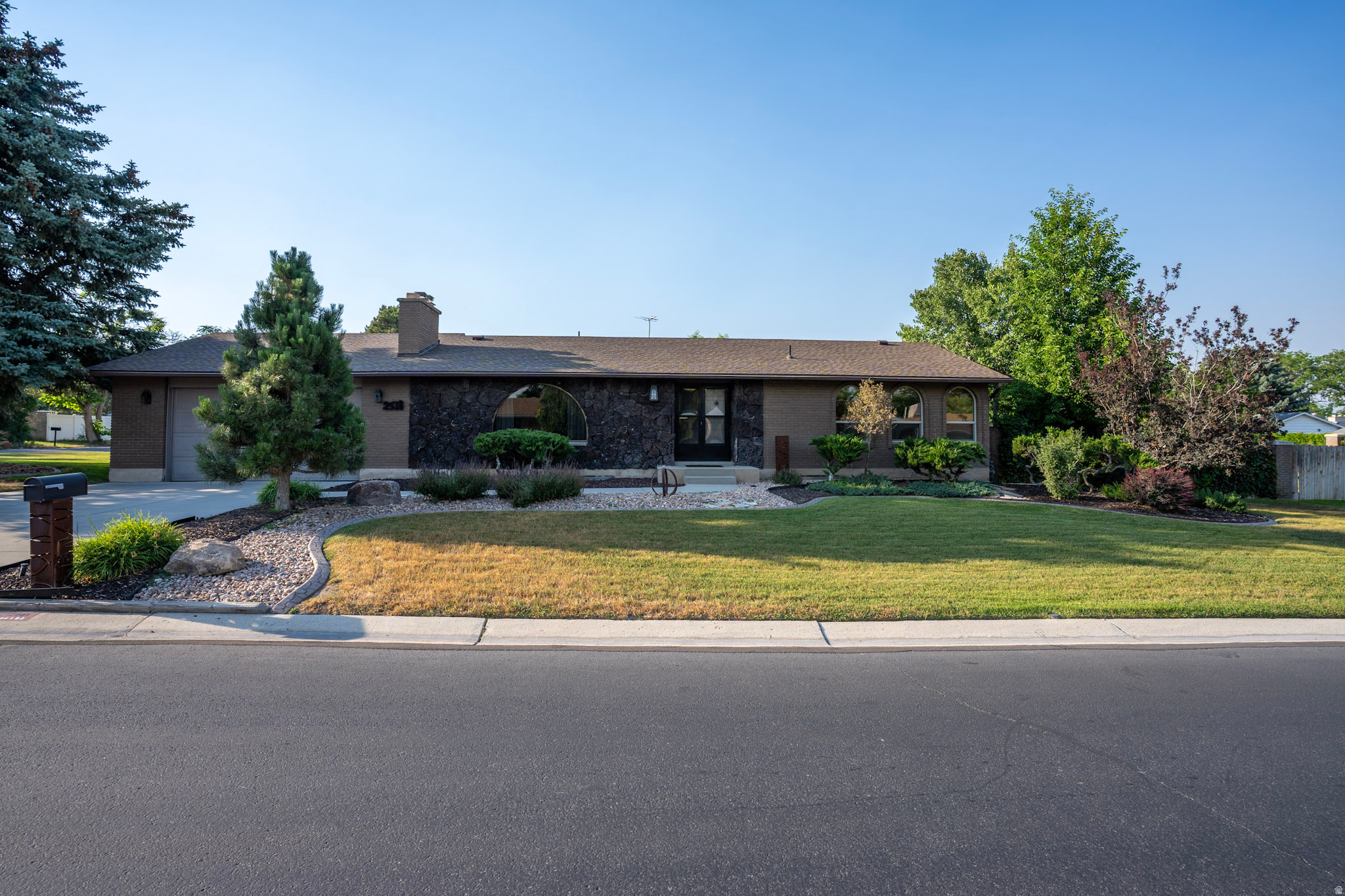 main property photo 0