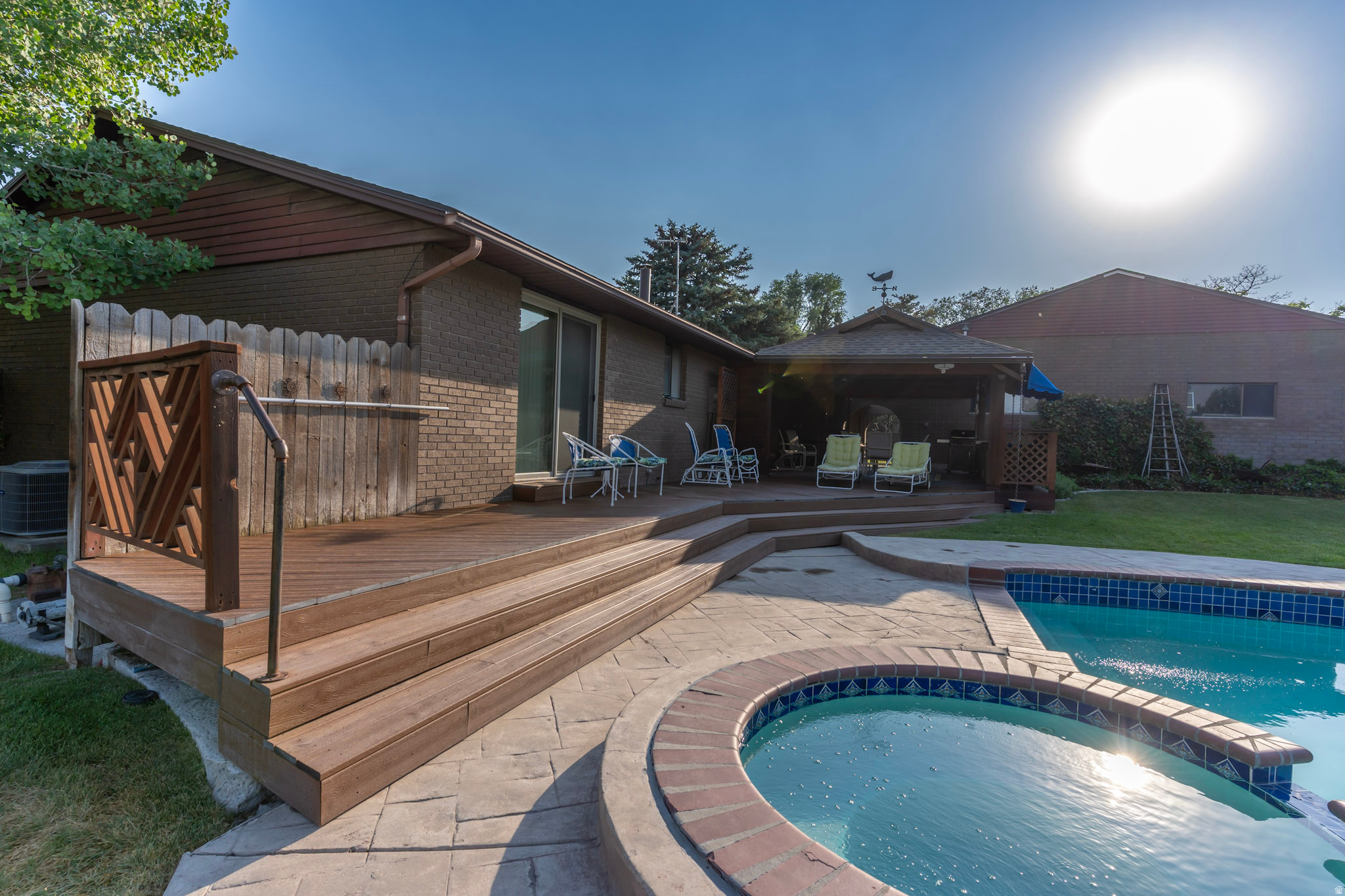 main property photo 28
