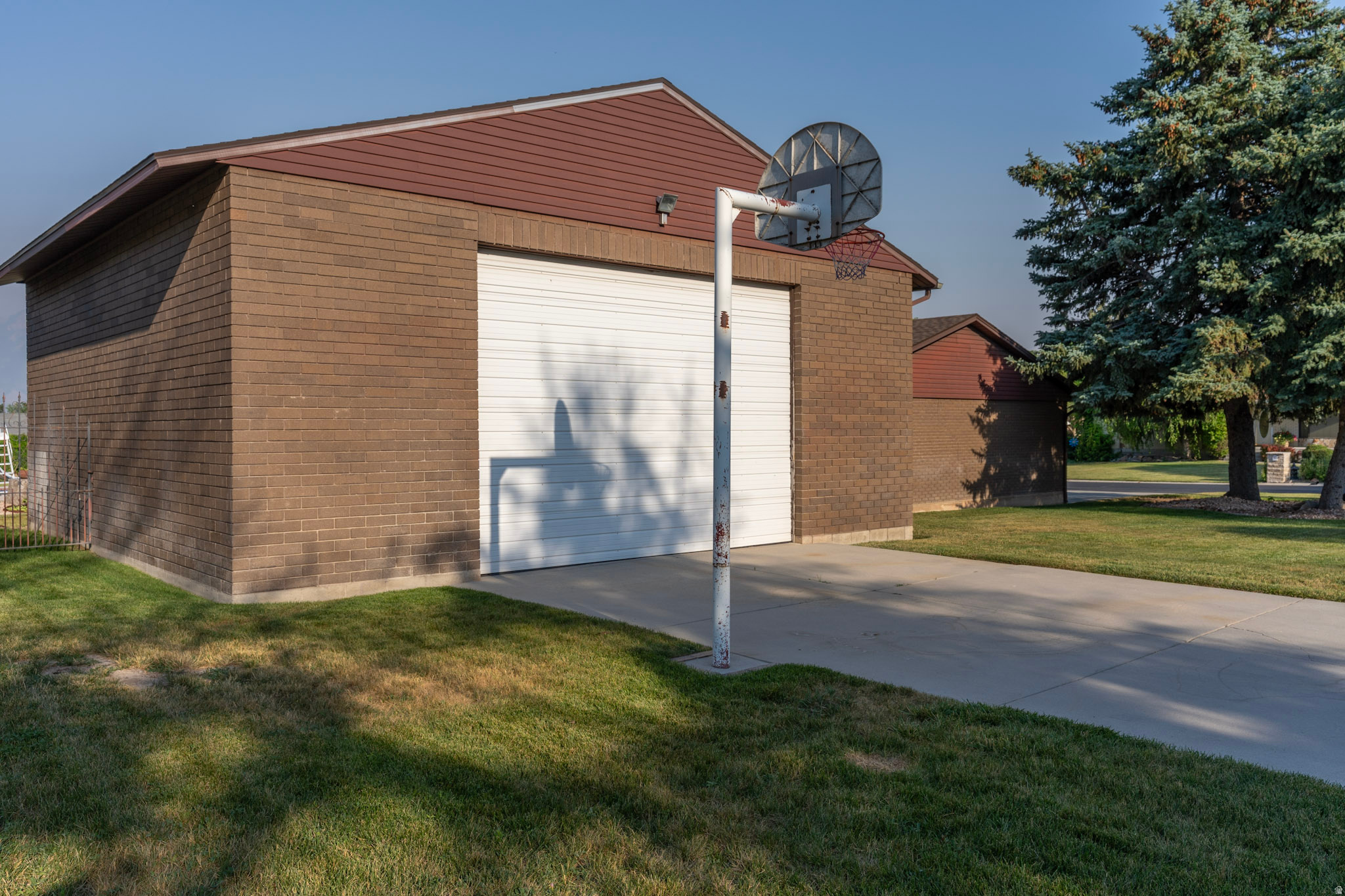 main property photo 36