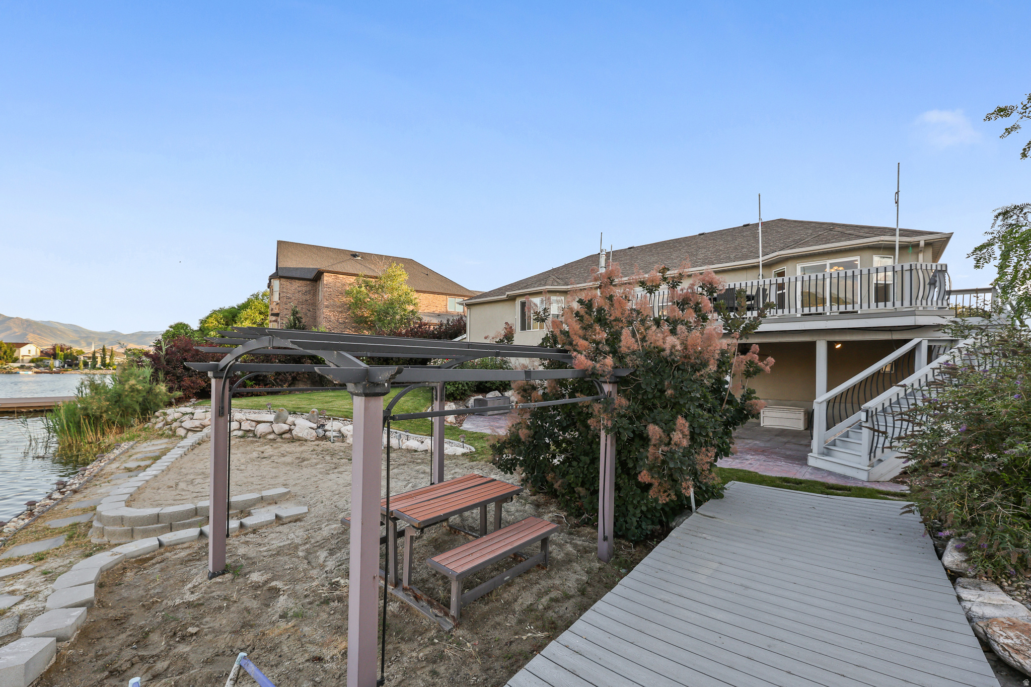 main property photo 40