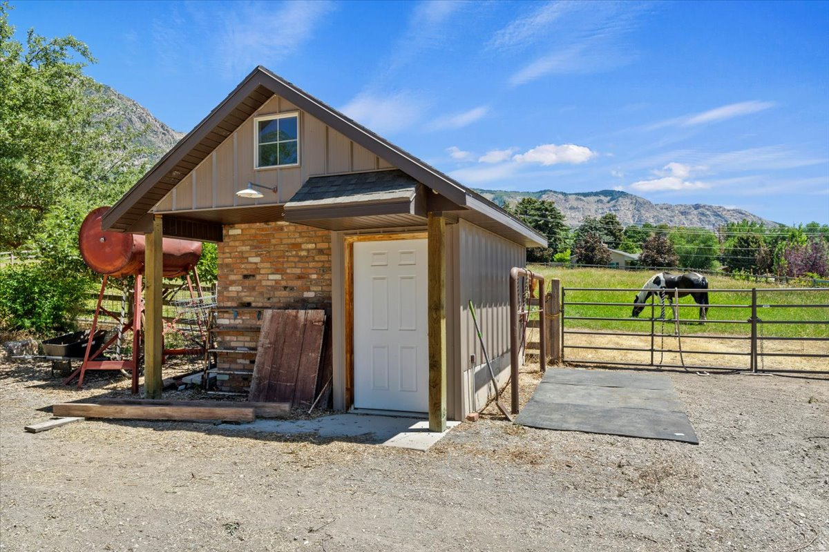 main property photo 90