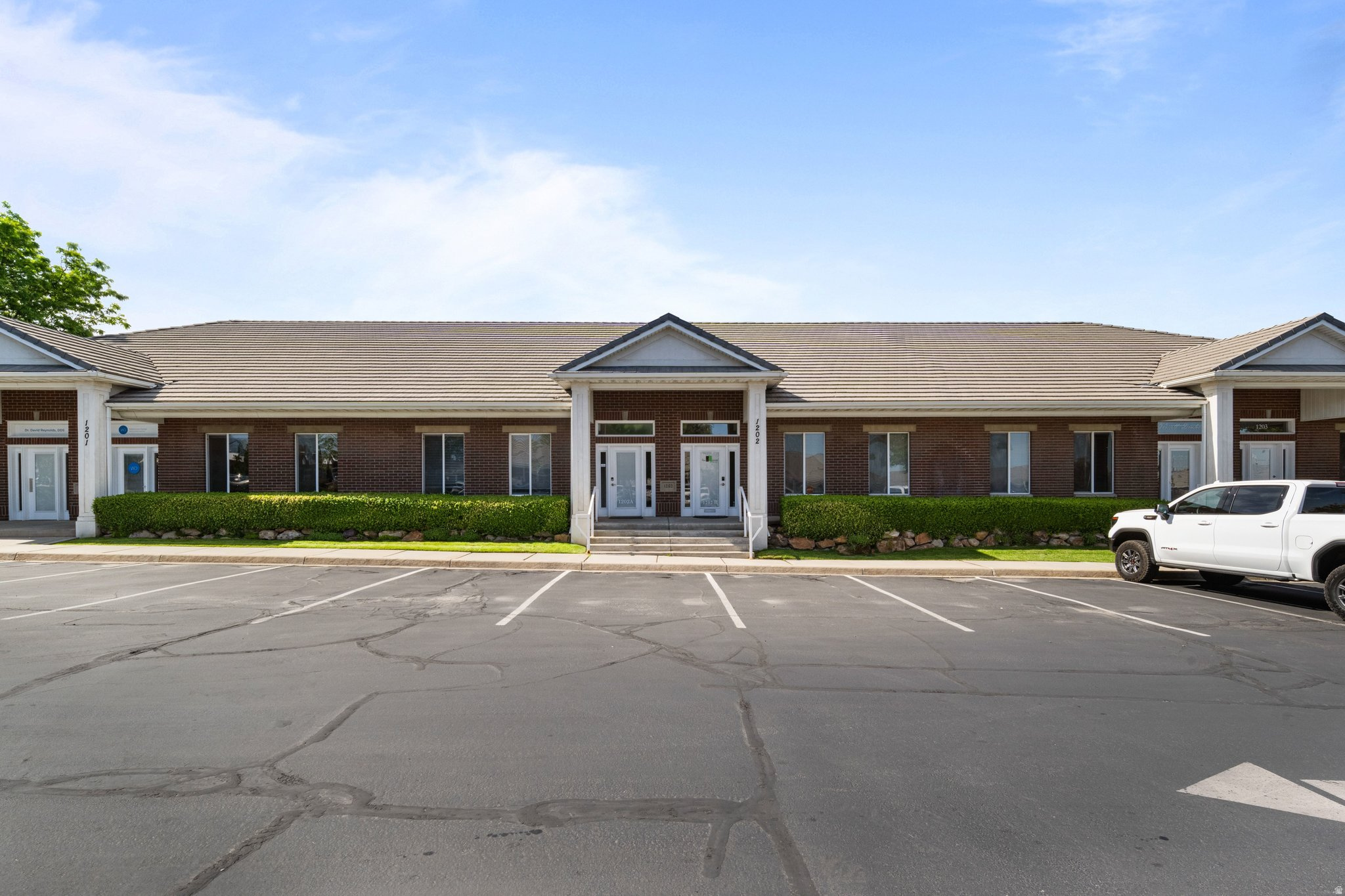 main property photo 0