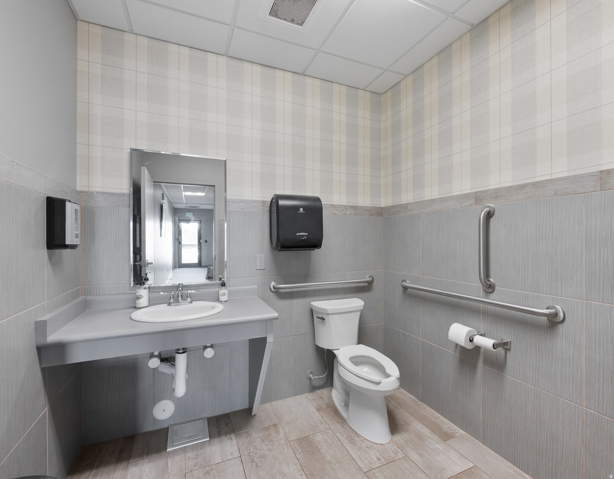 main property photo 17