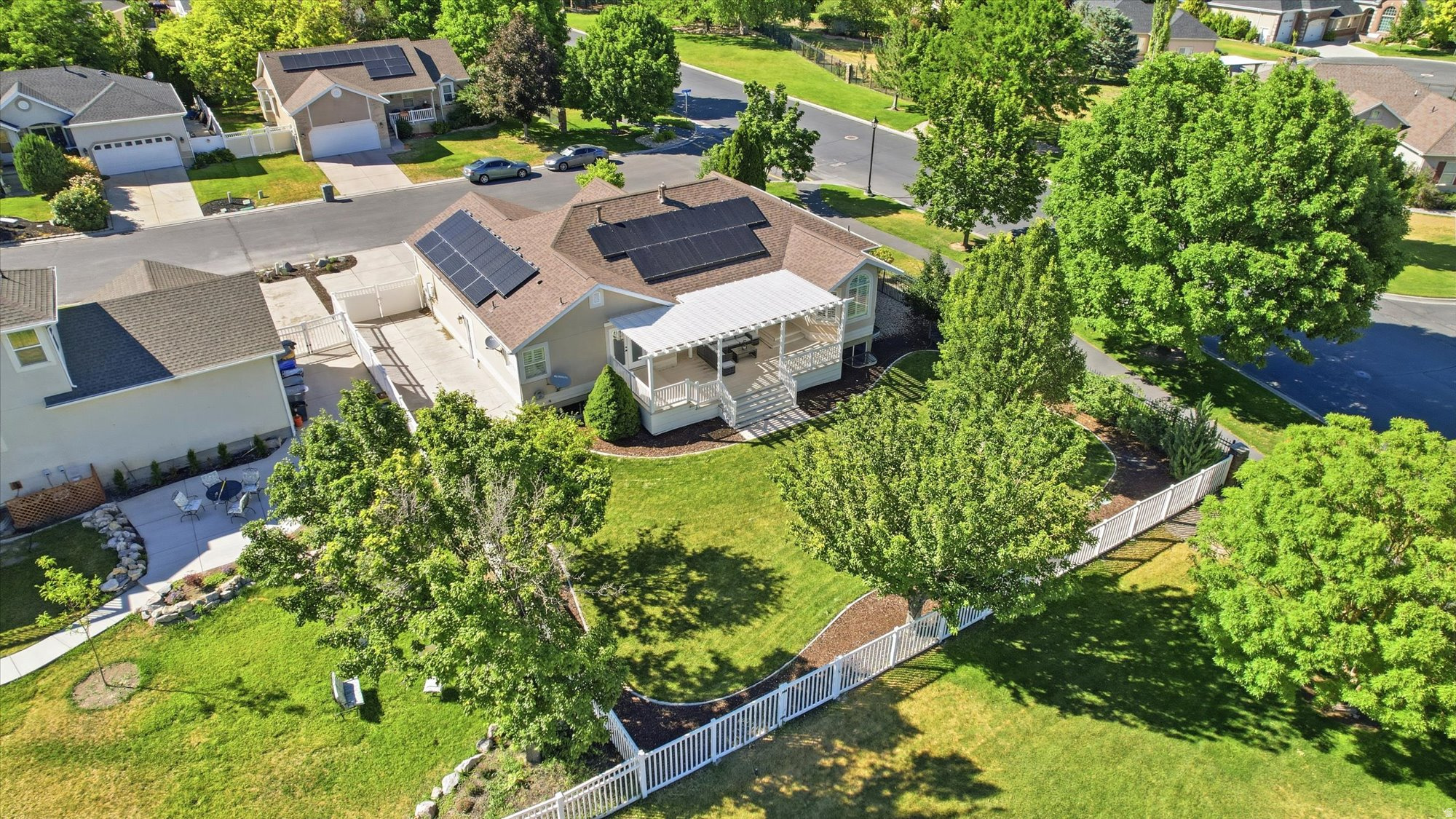 main property photo 40
