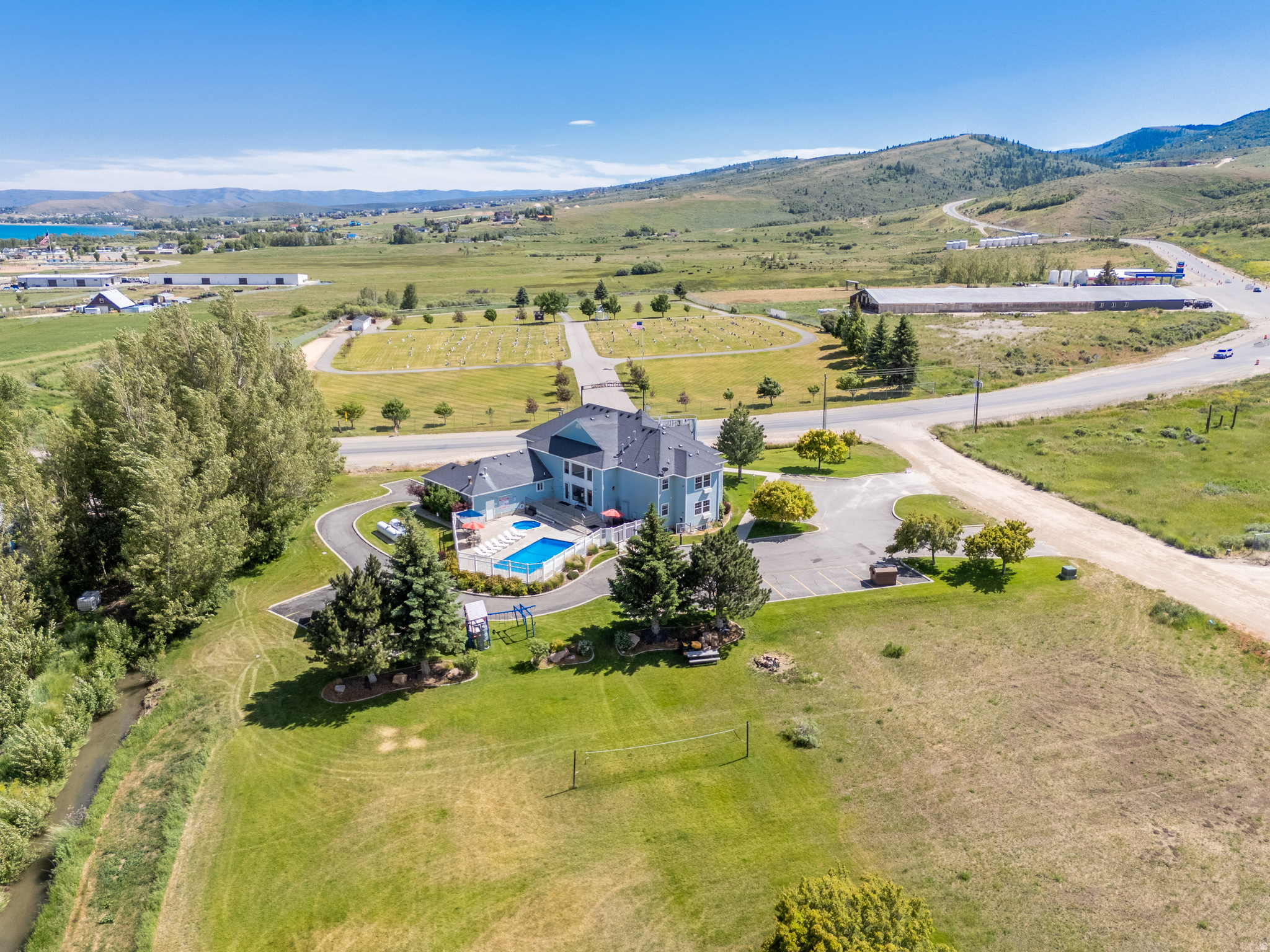 main property photo 30