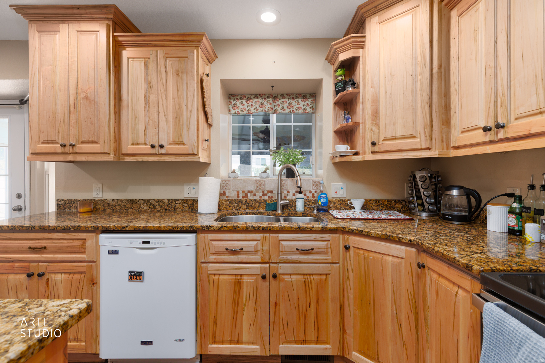 main property photo 6