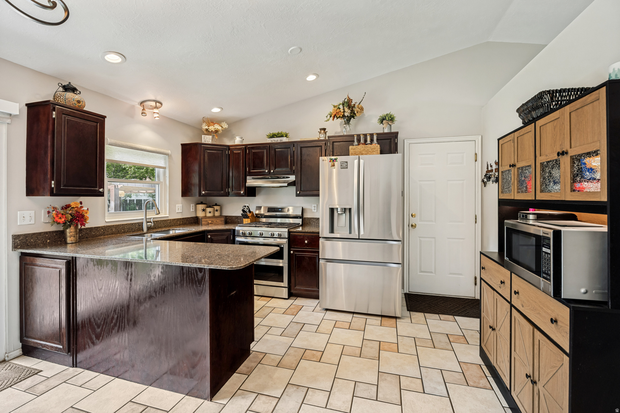 main property photo 14