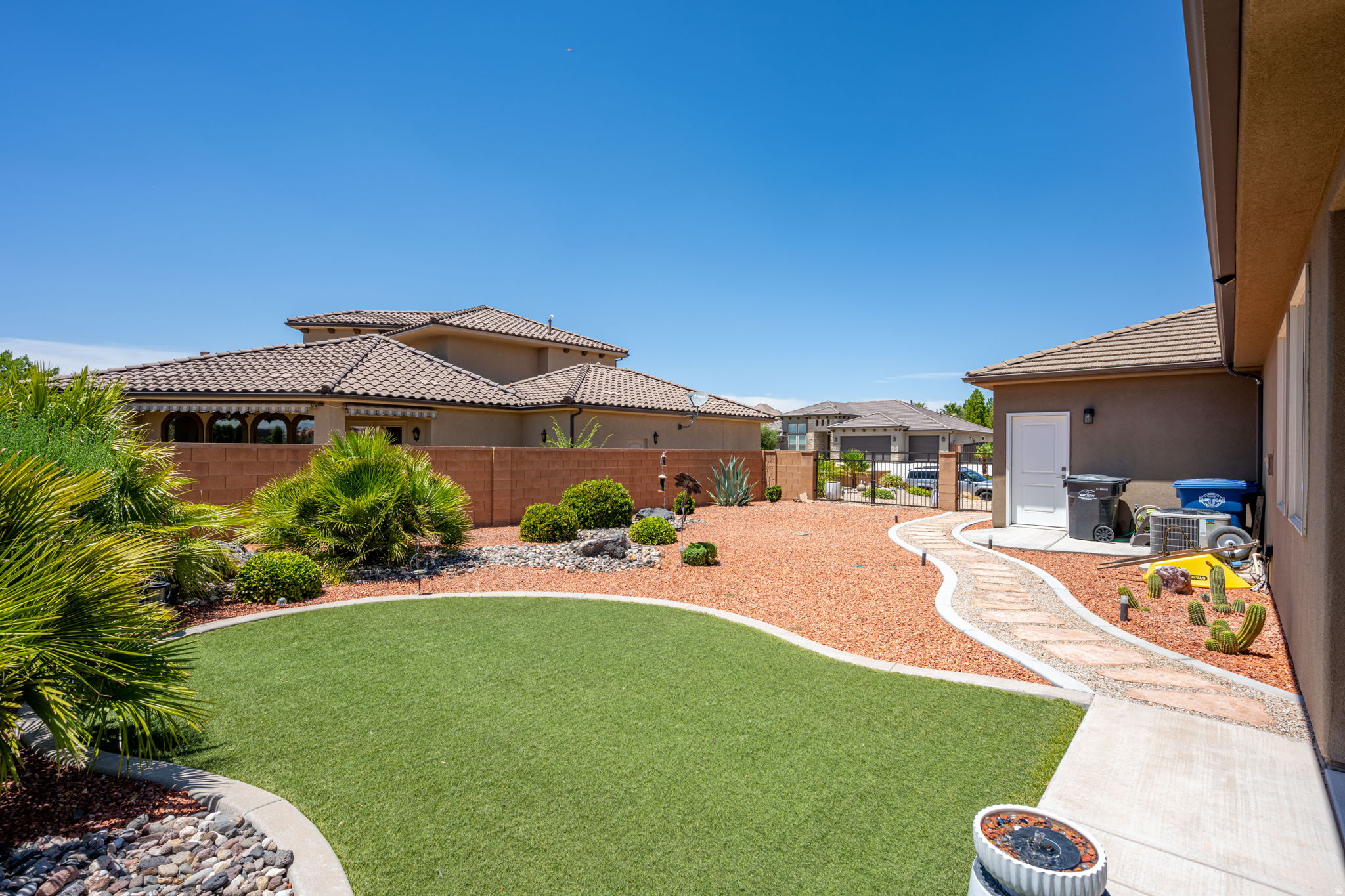 main property photo 28