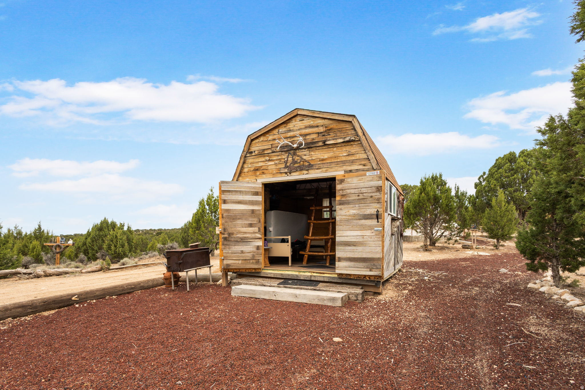 main property photo 30