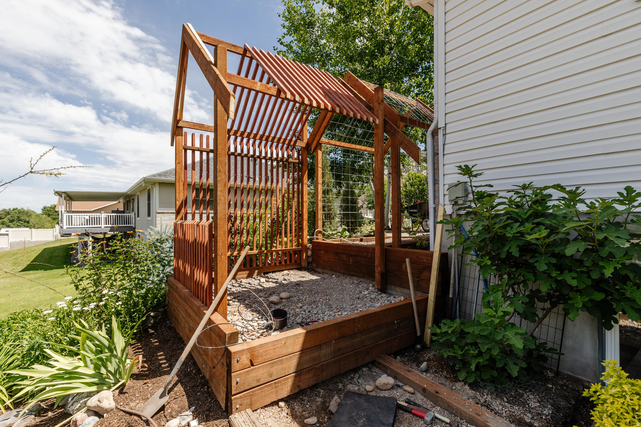 main property photo 40