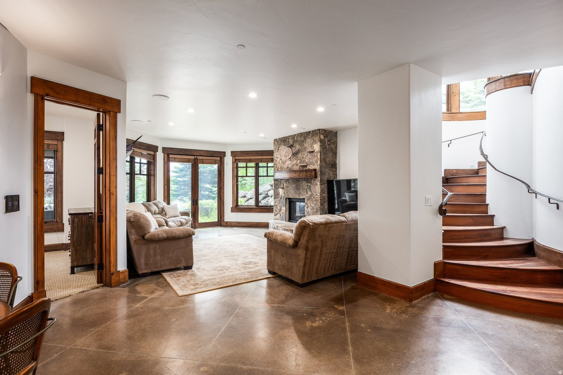 main property photo 31