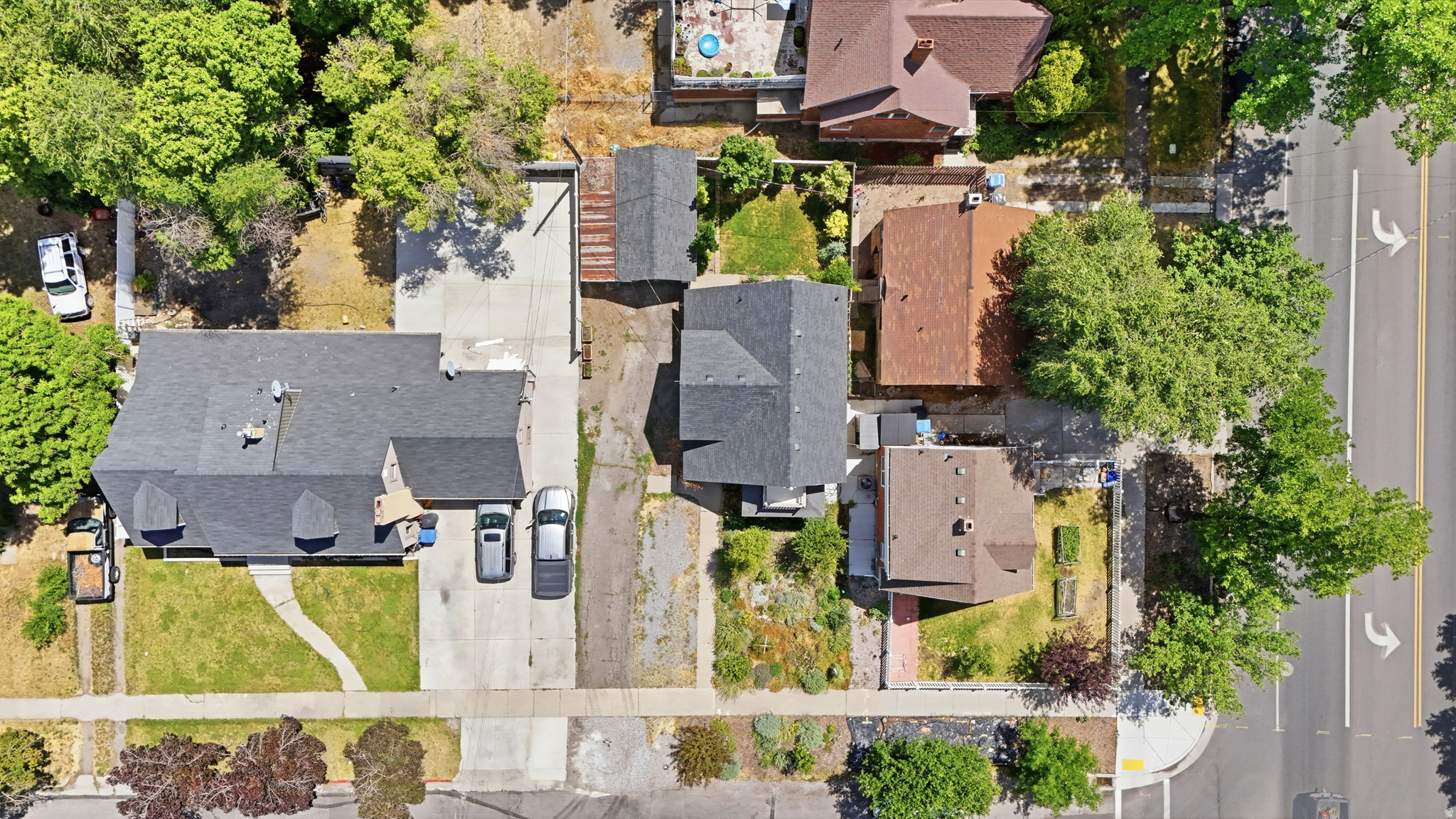 main property photo 28