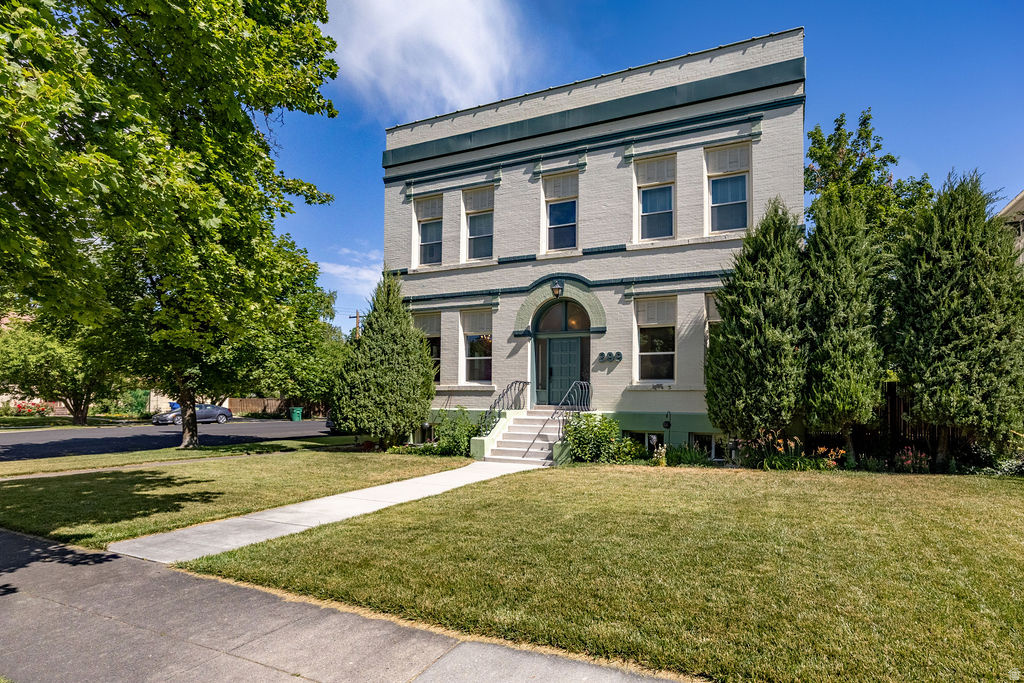 main property photo 0