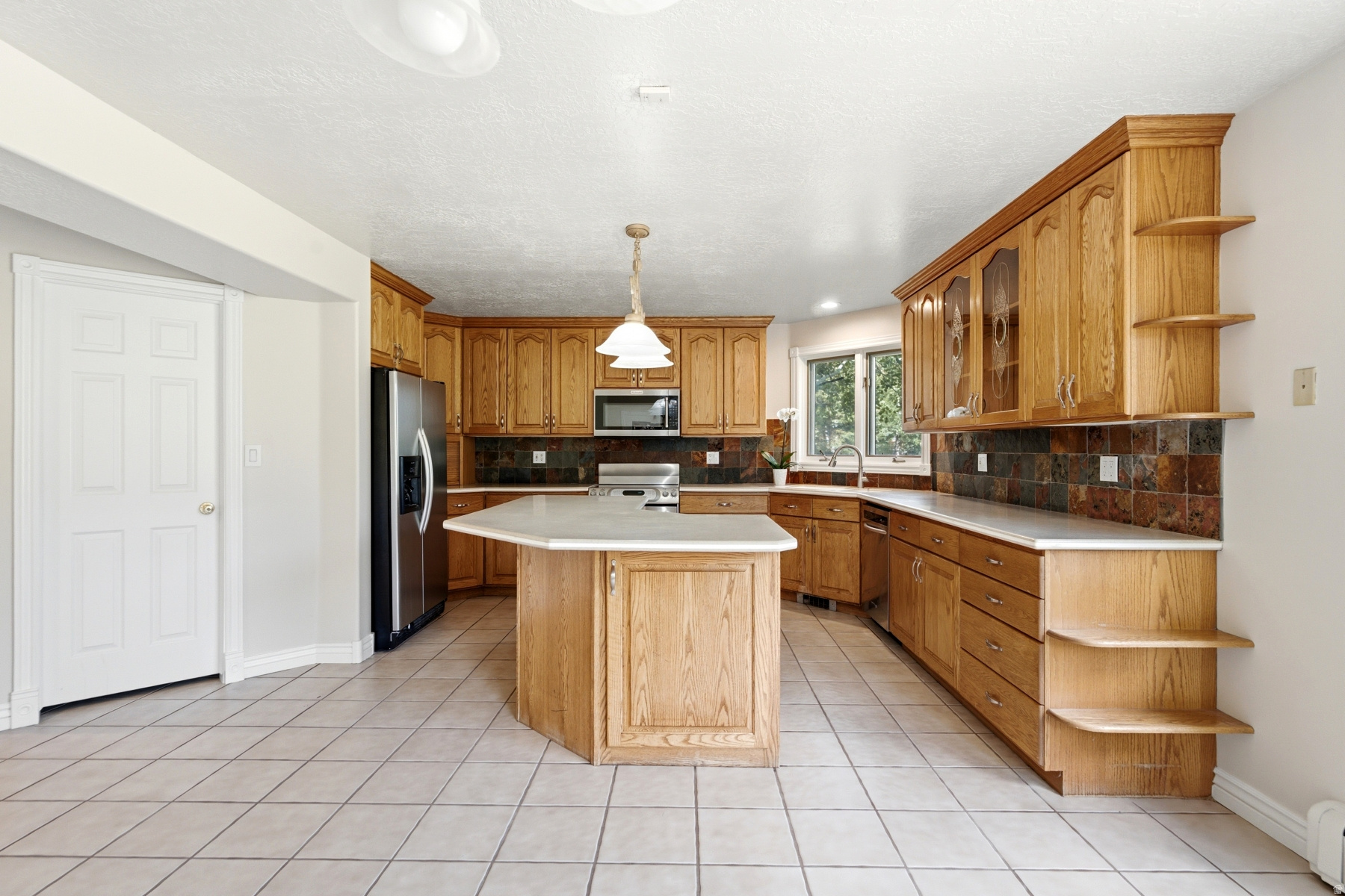 main property photo 13