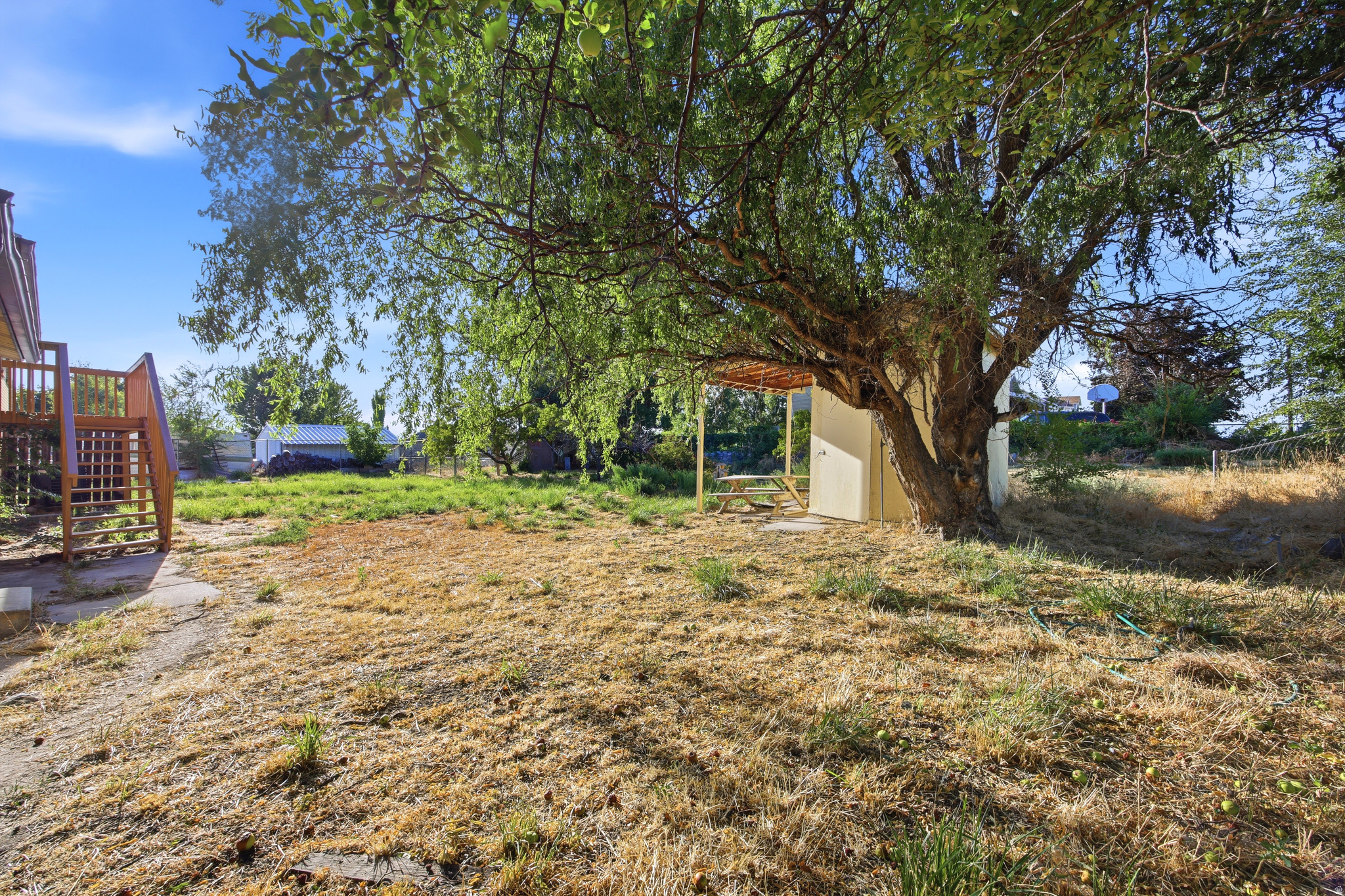 main property photo 28