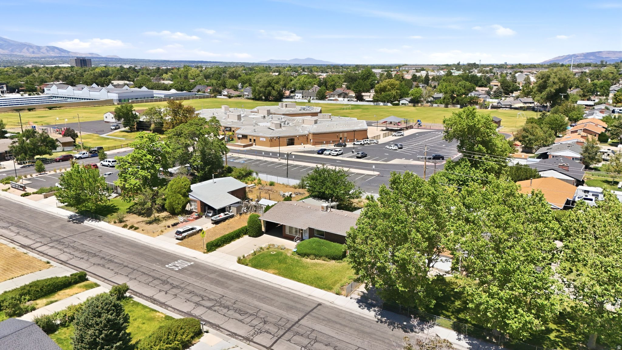 main property photo 31