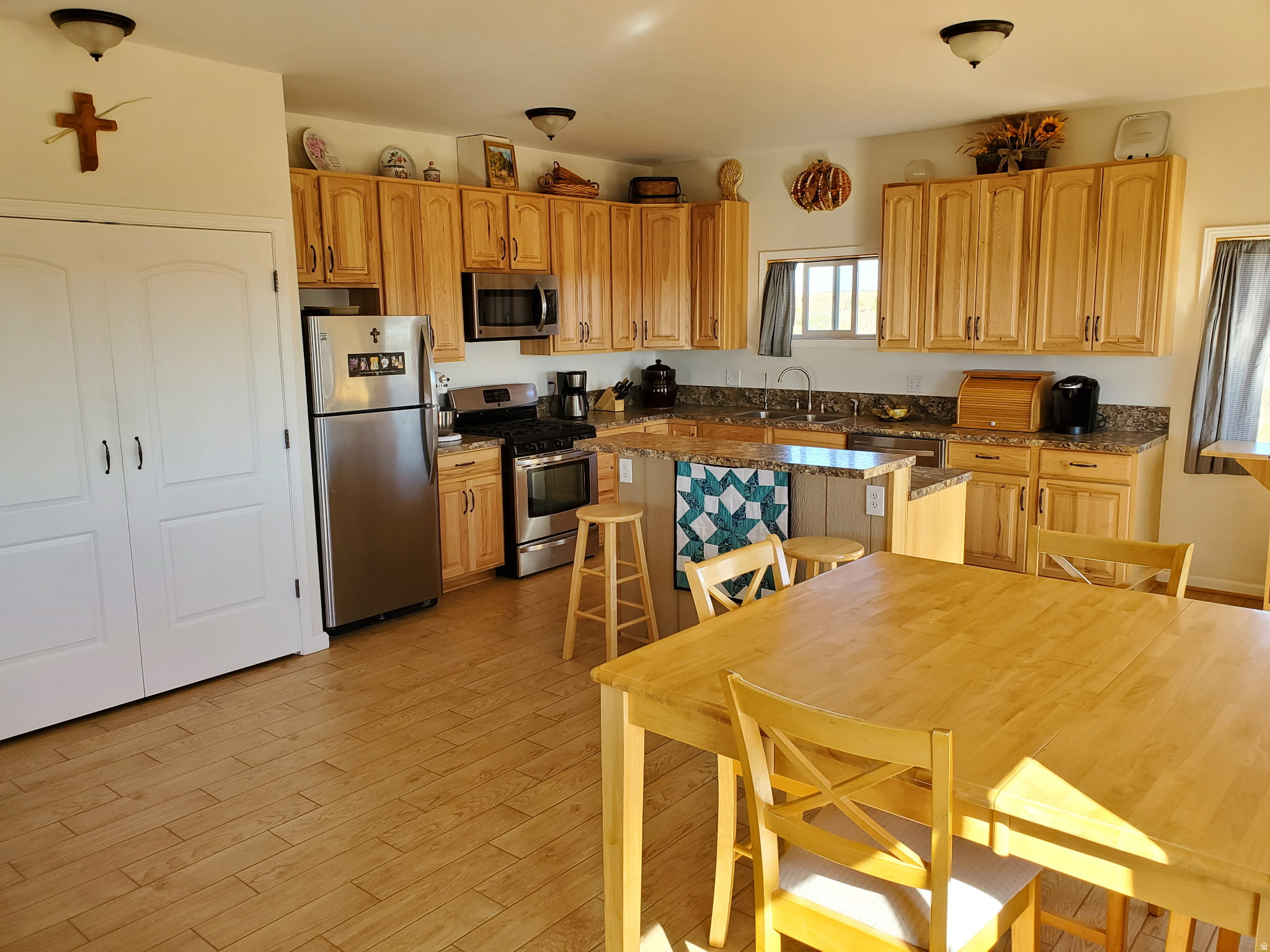 main property photo 9