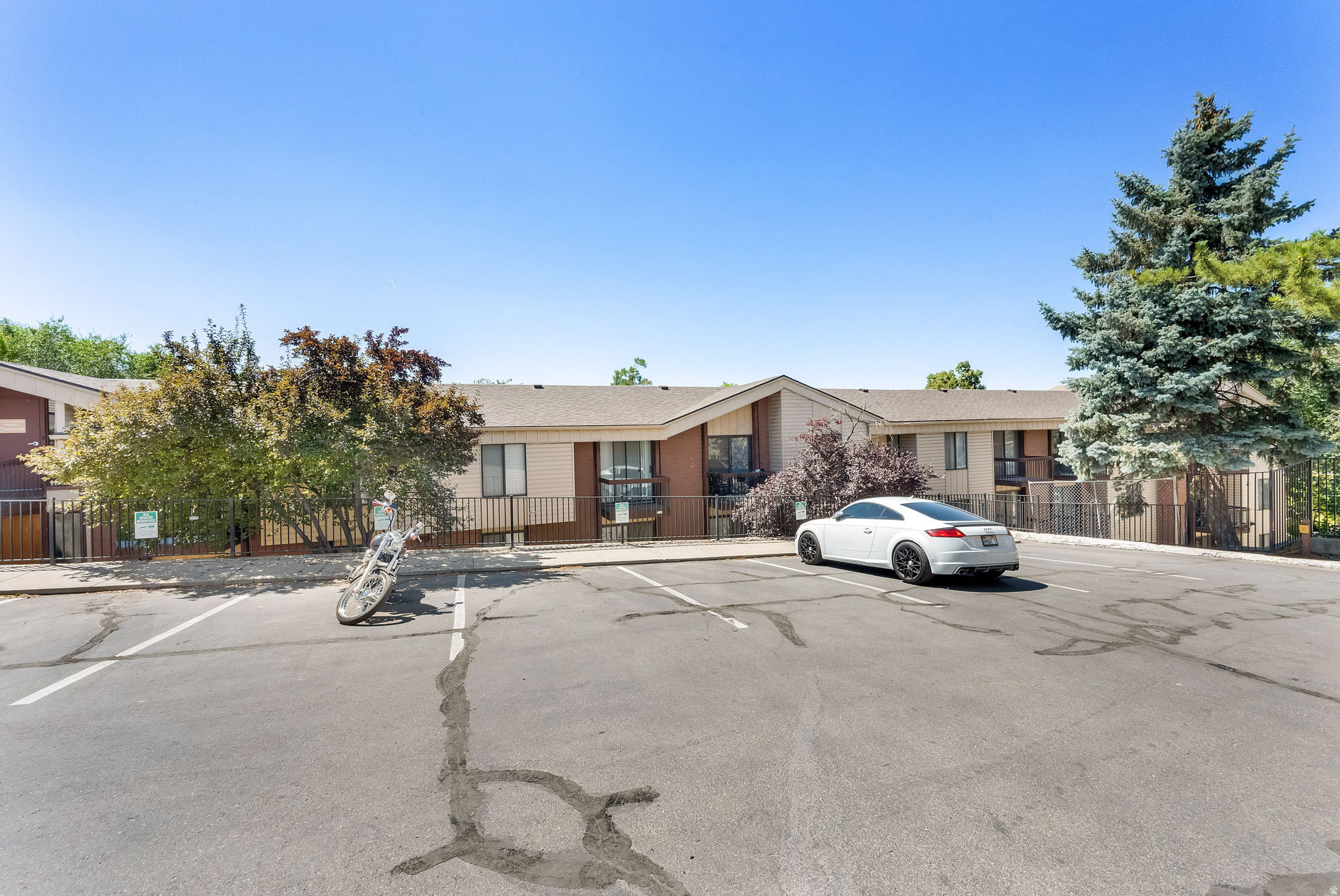main property photo 13