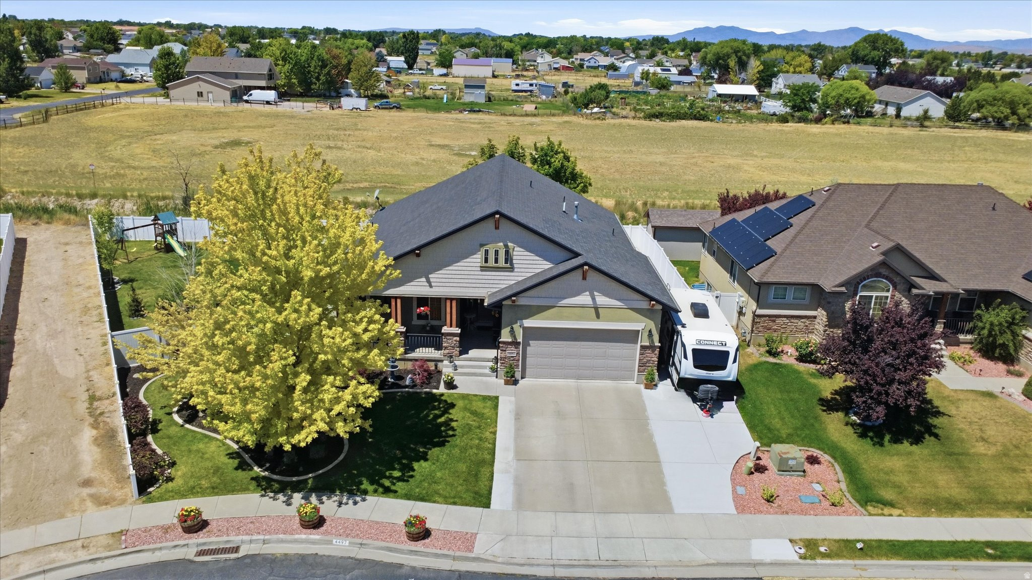 main property photo 45