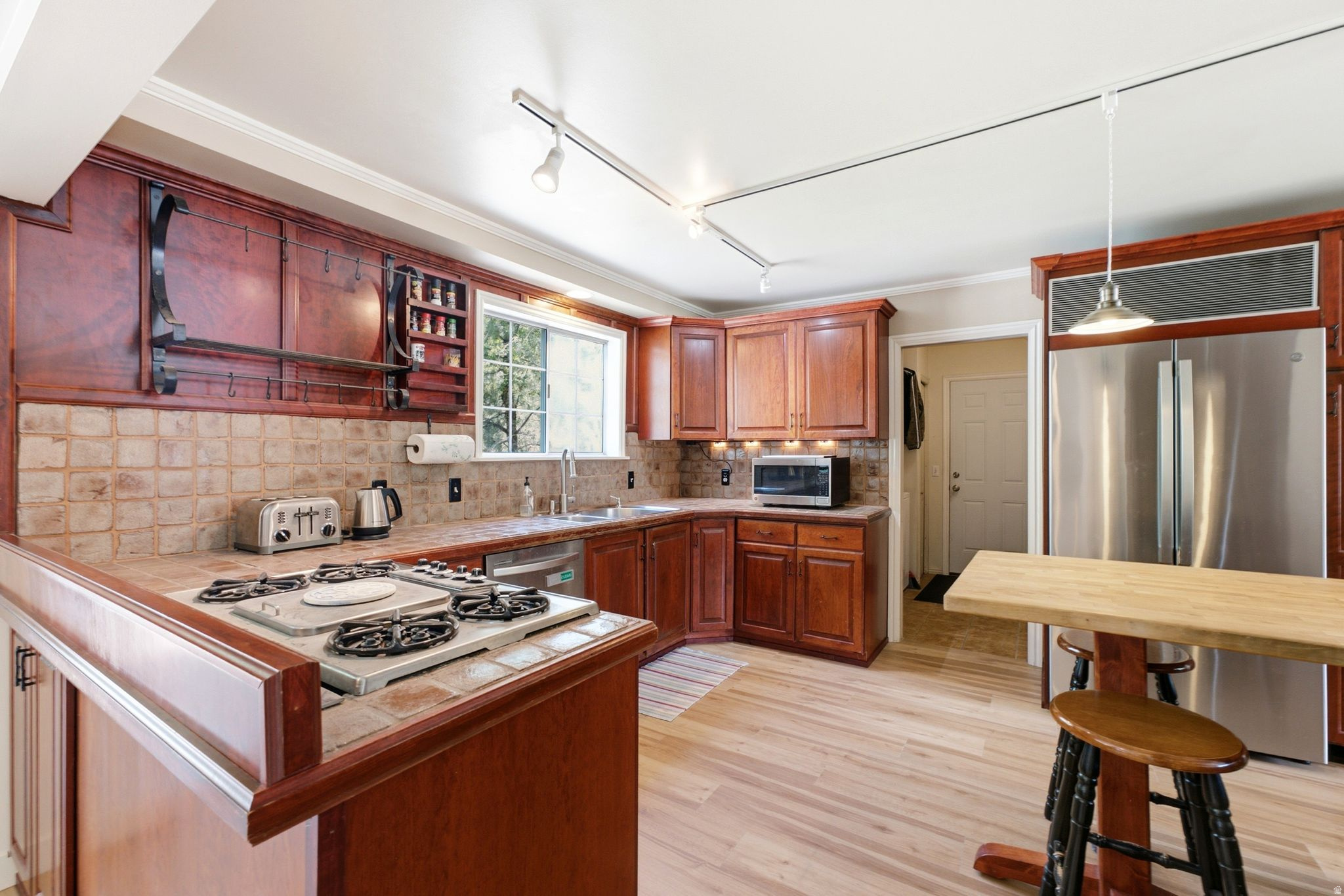 main property photo 5