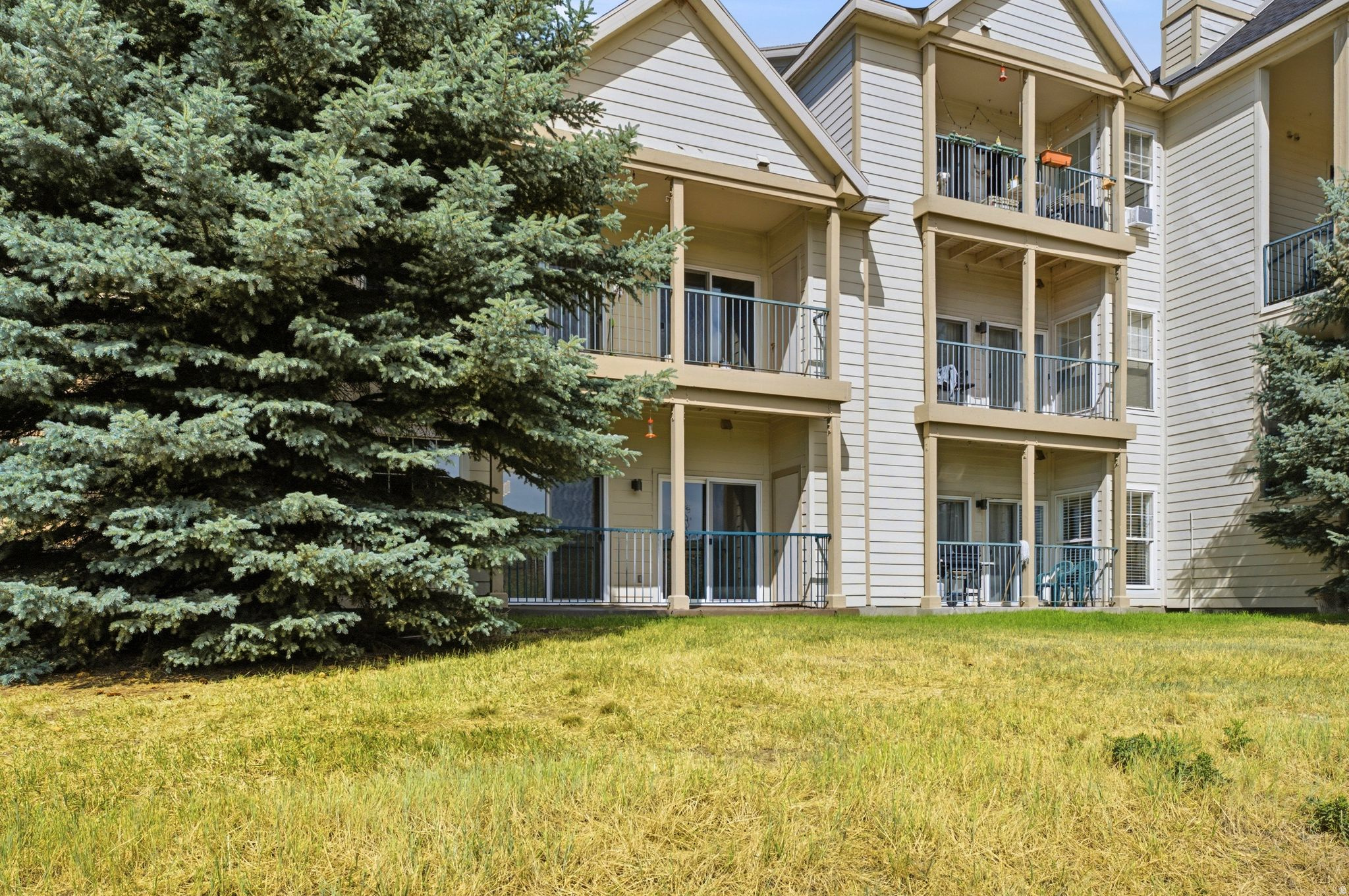 main property photo 25