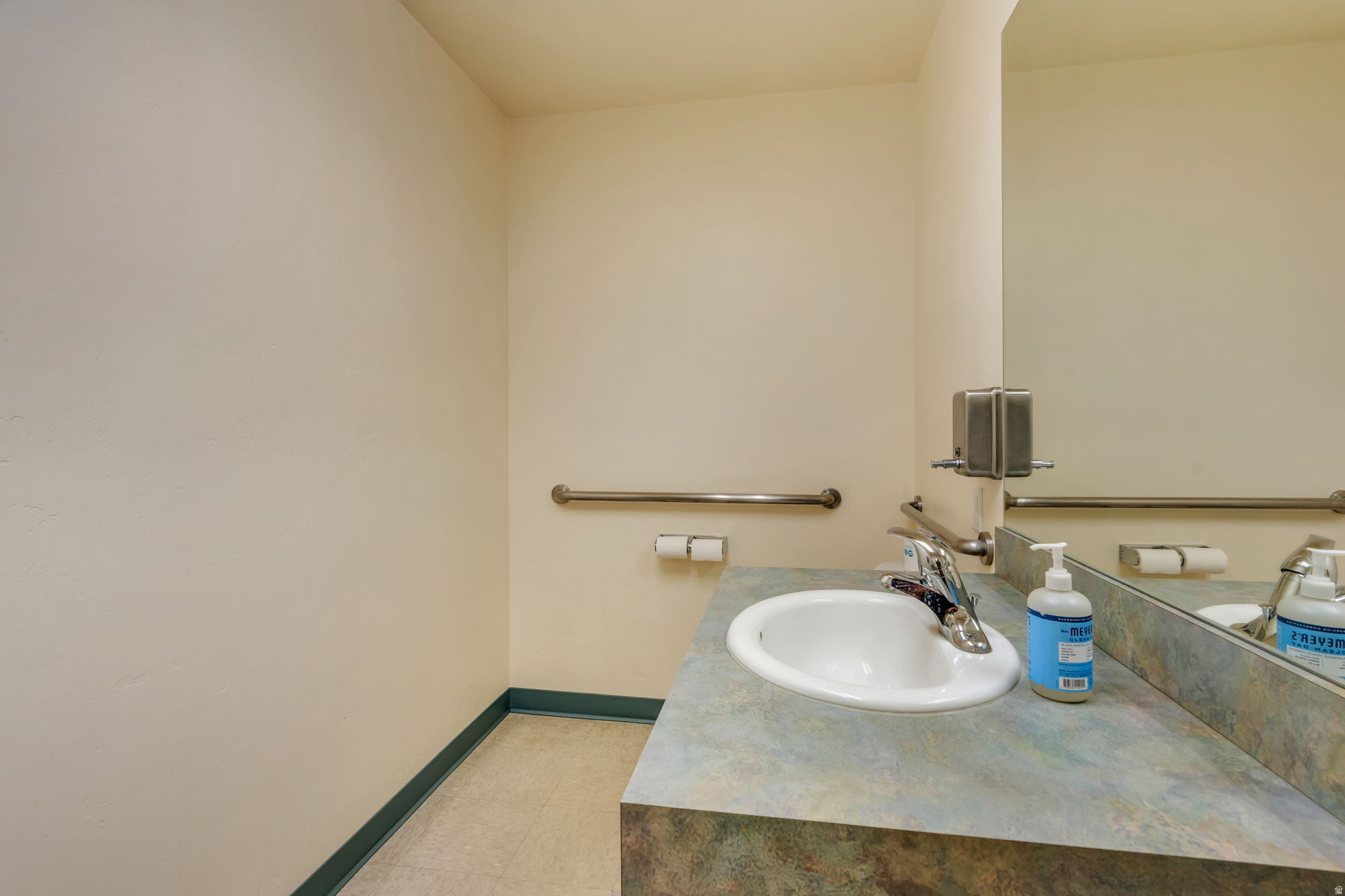 main property photo 12