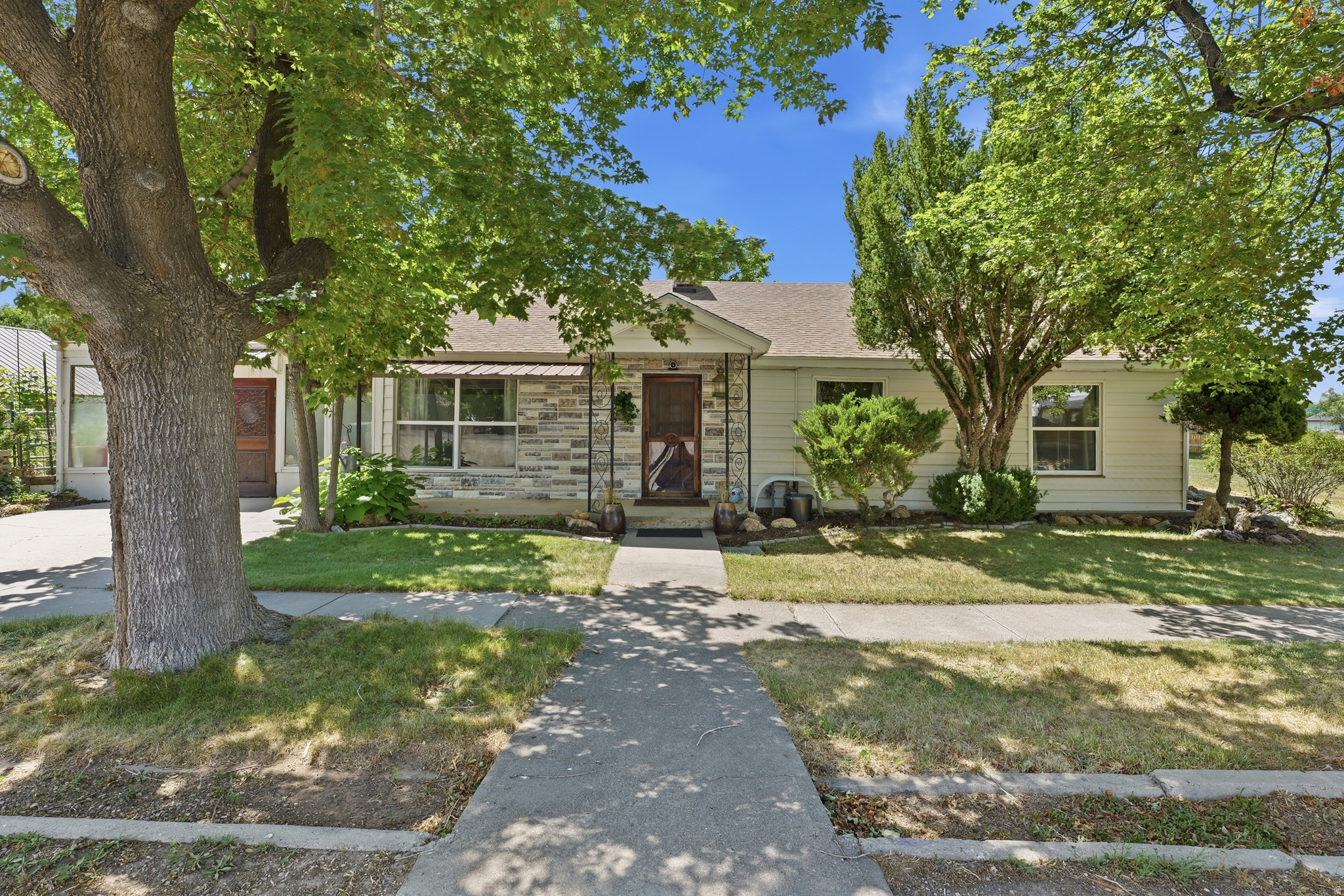 main property photo 0