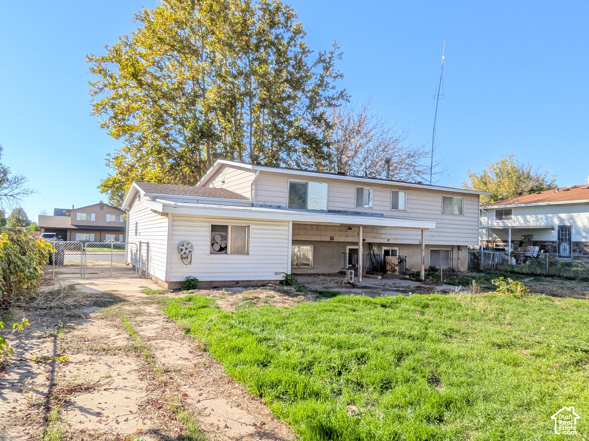 main property photo 33