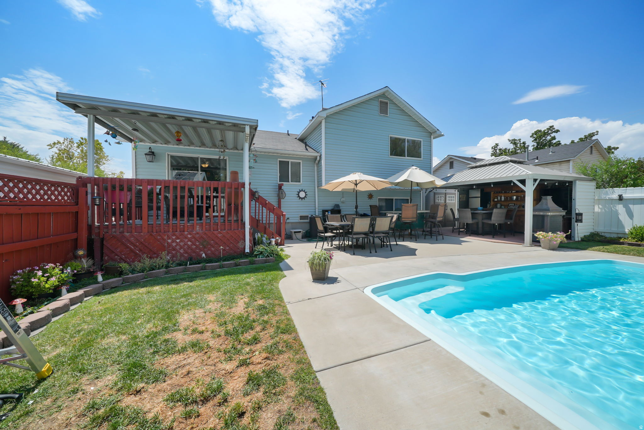 main property photo 14