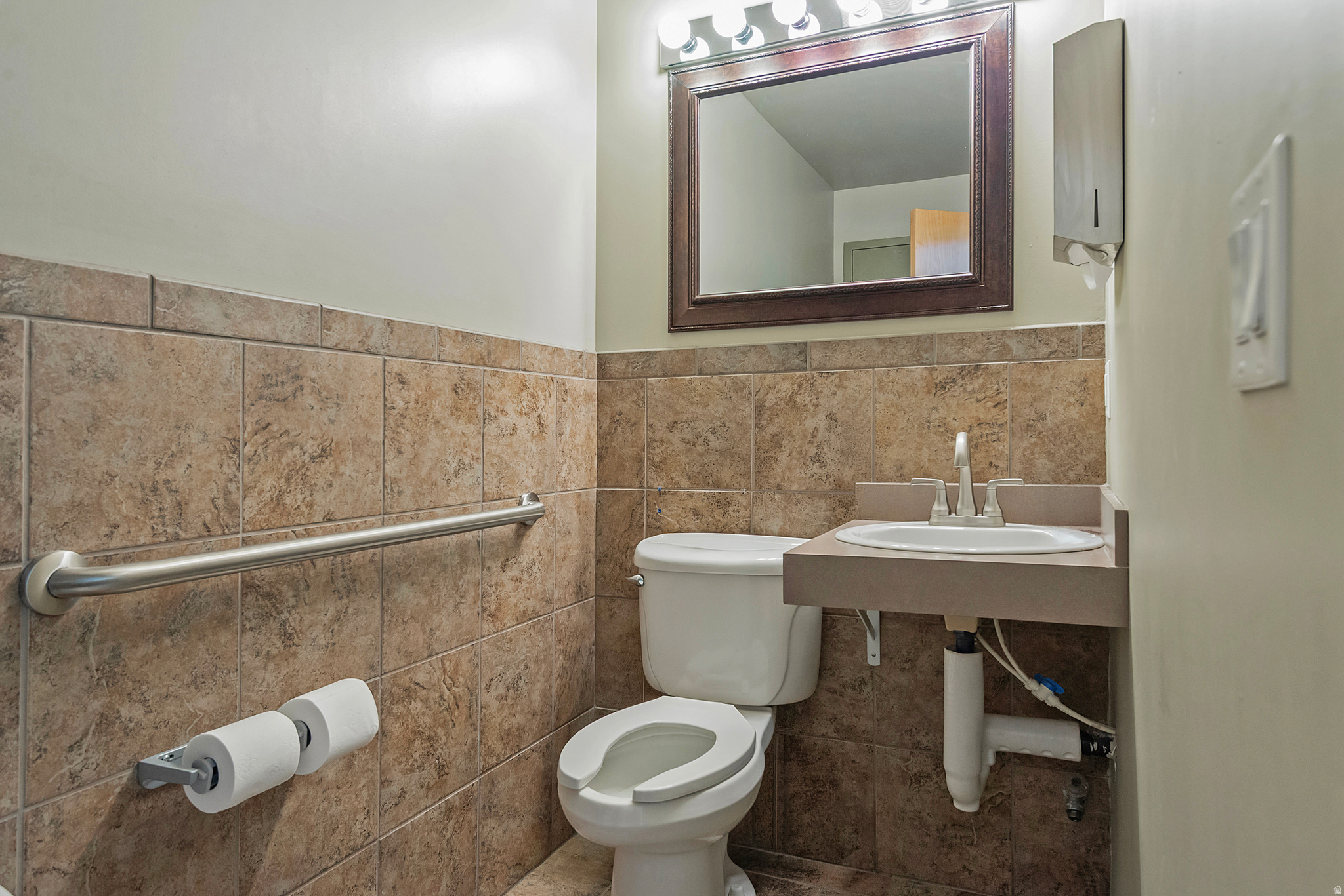 main property photo 18