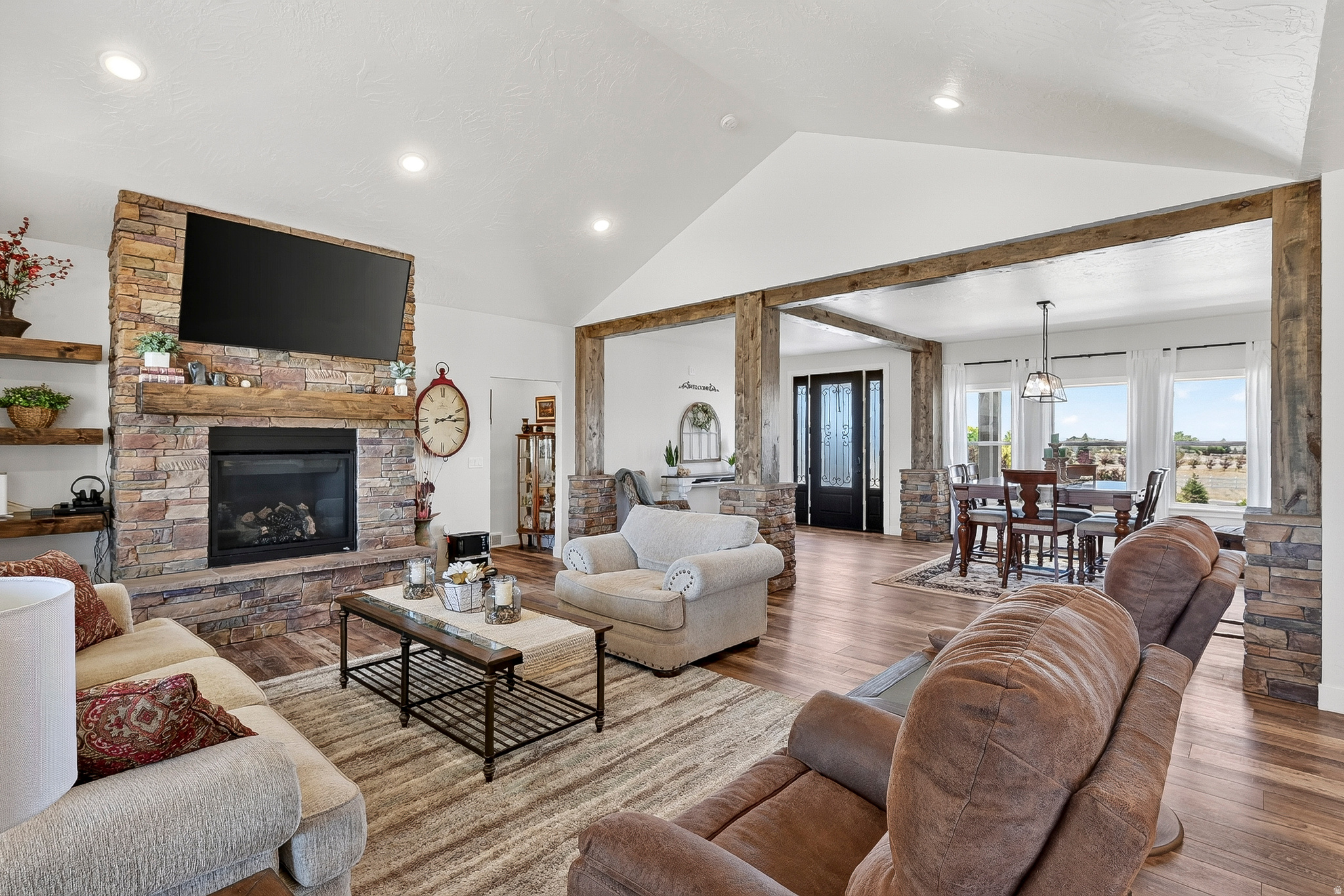main property photo 17