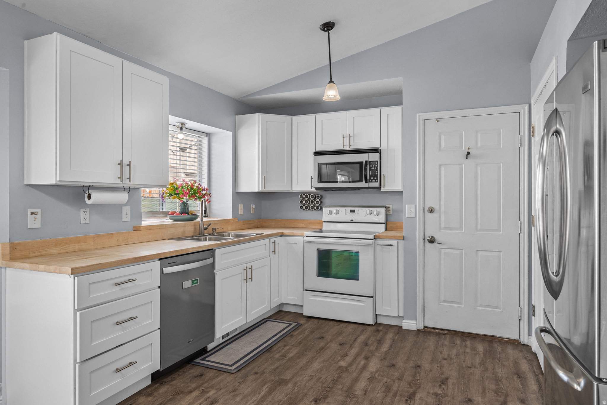 main property photo 5