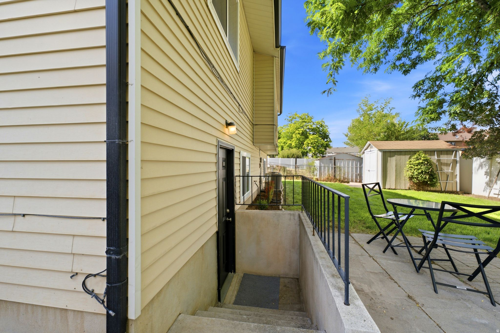 main property photo 28