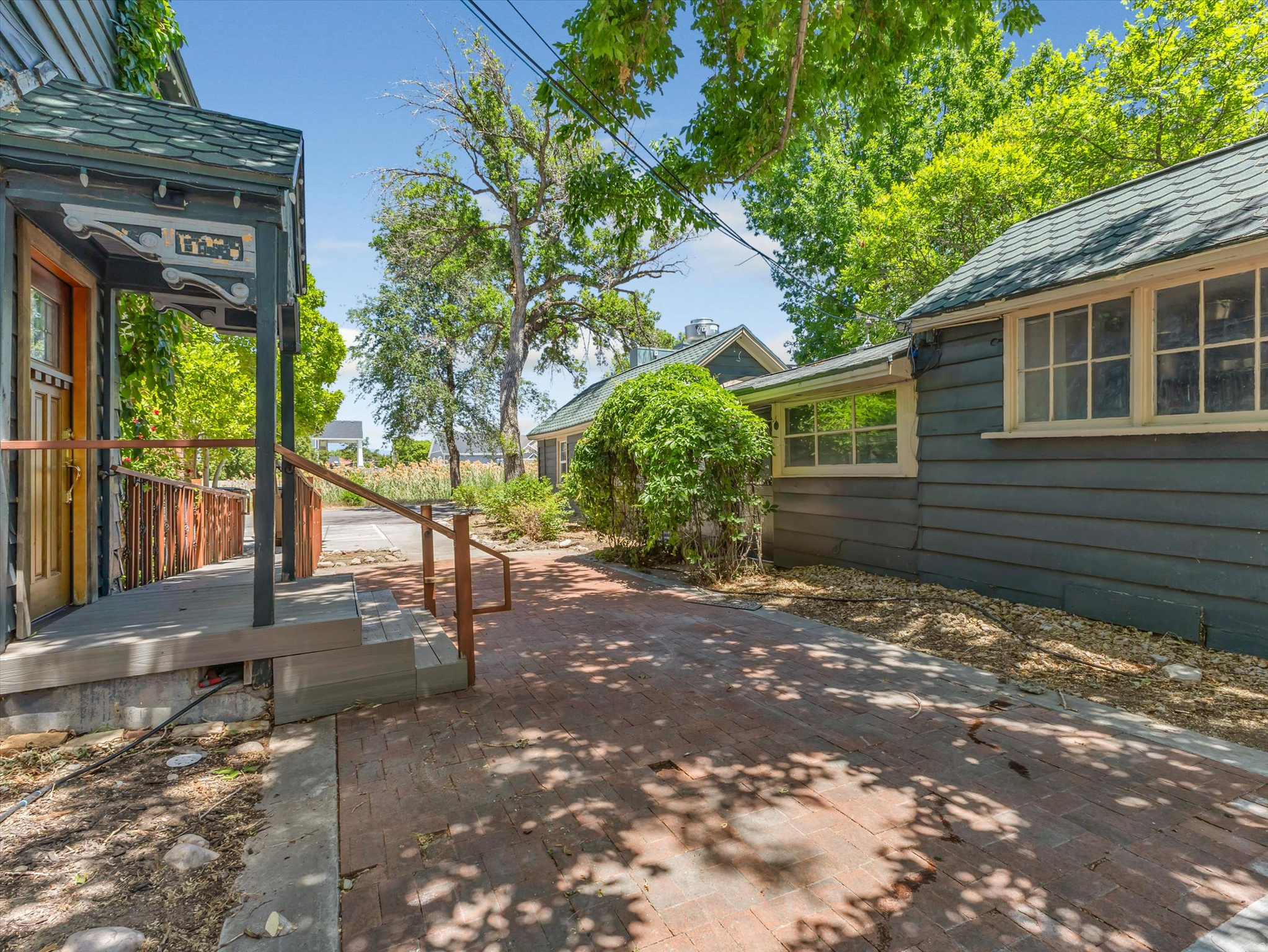 main property photo 40