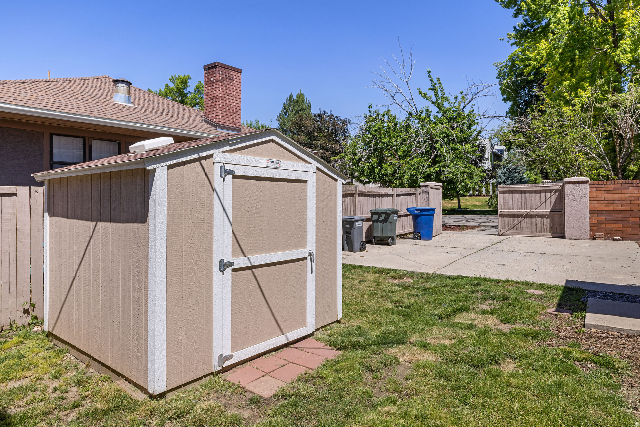 main property photo 23