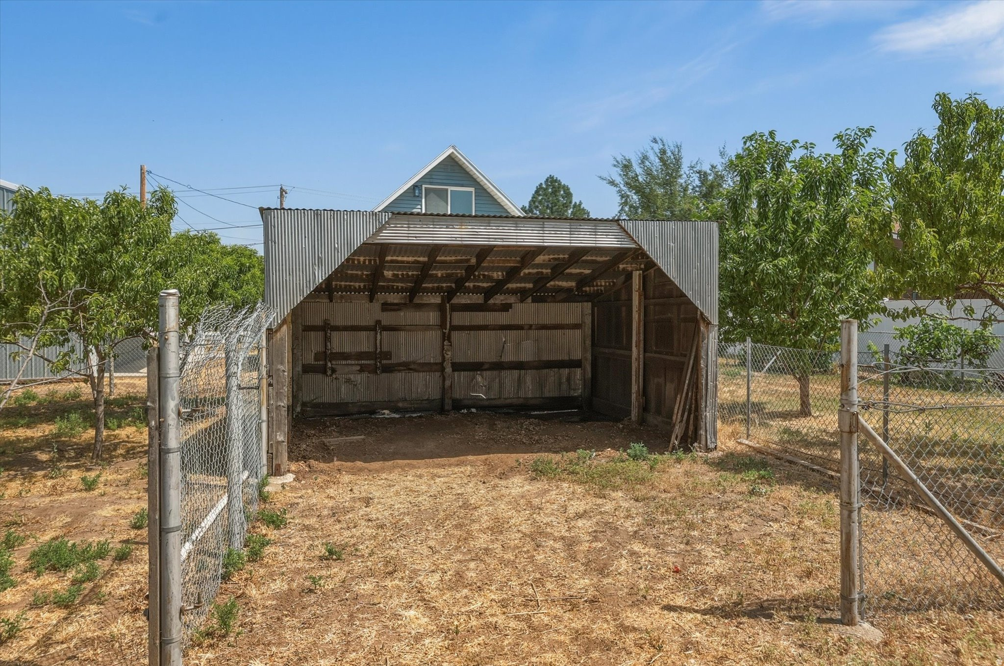 main property photo 17